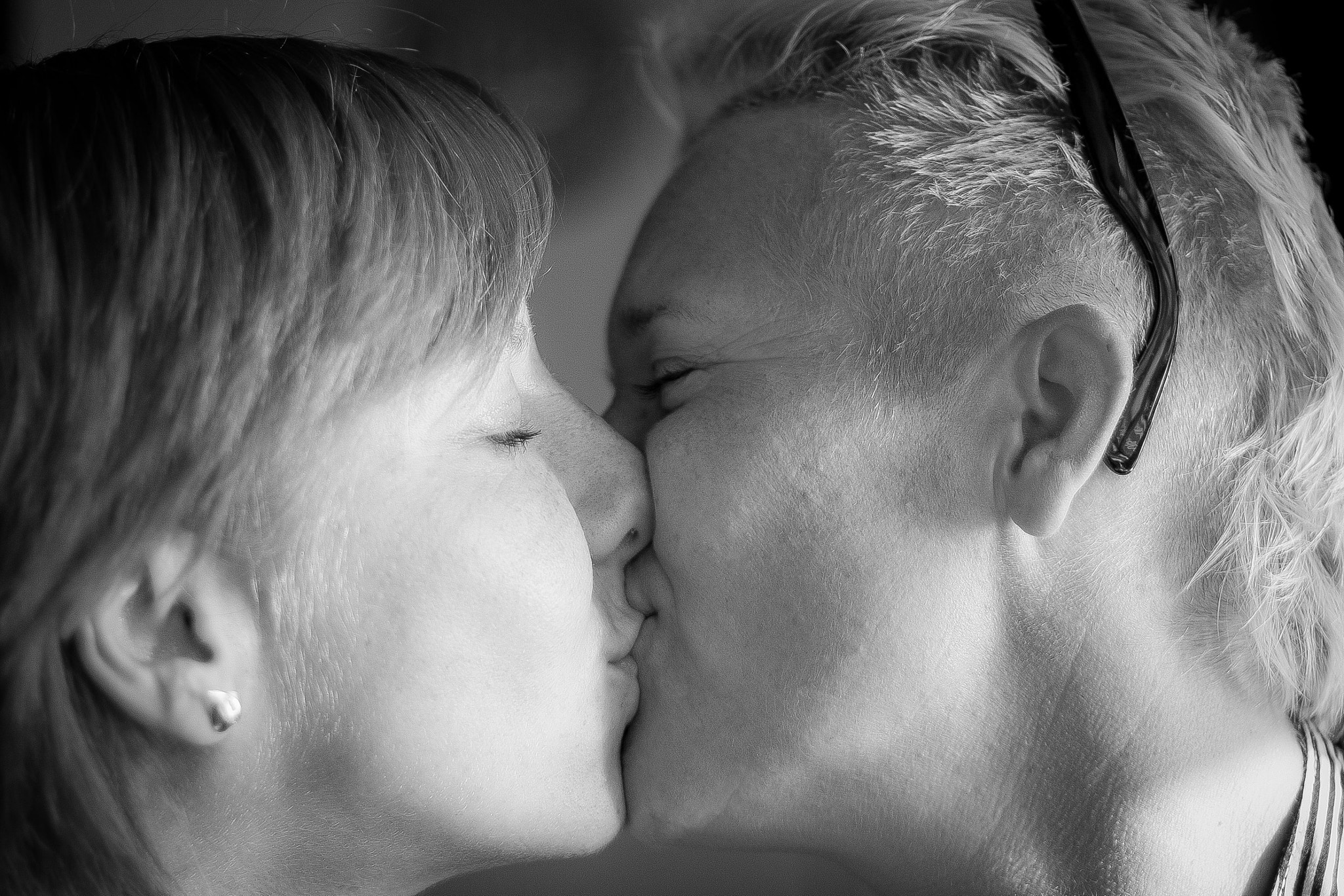 Canon EOS 500D (EOS Rebel T1i / EOS Kiss X3) + Canon EF 50mm F1.8 II sample photo. Love is love photography