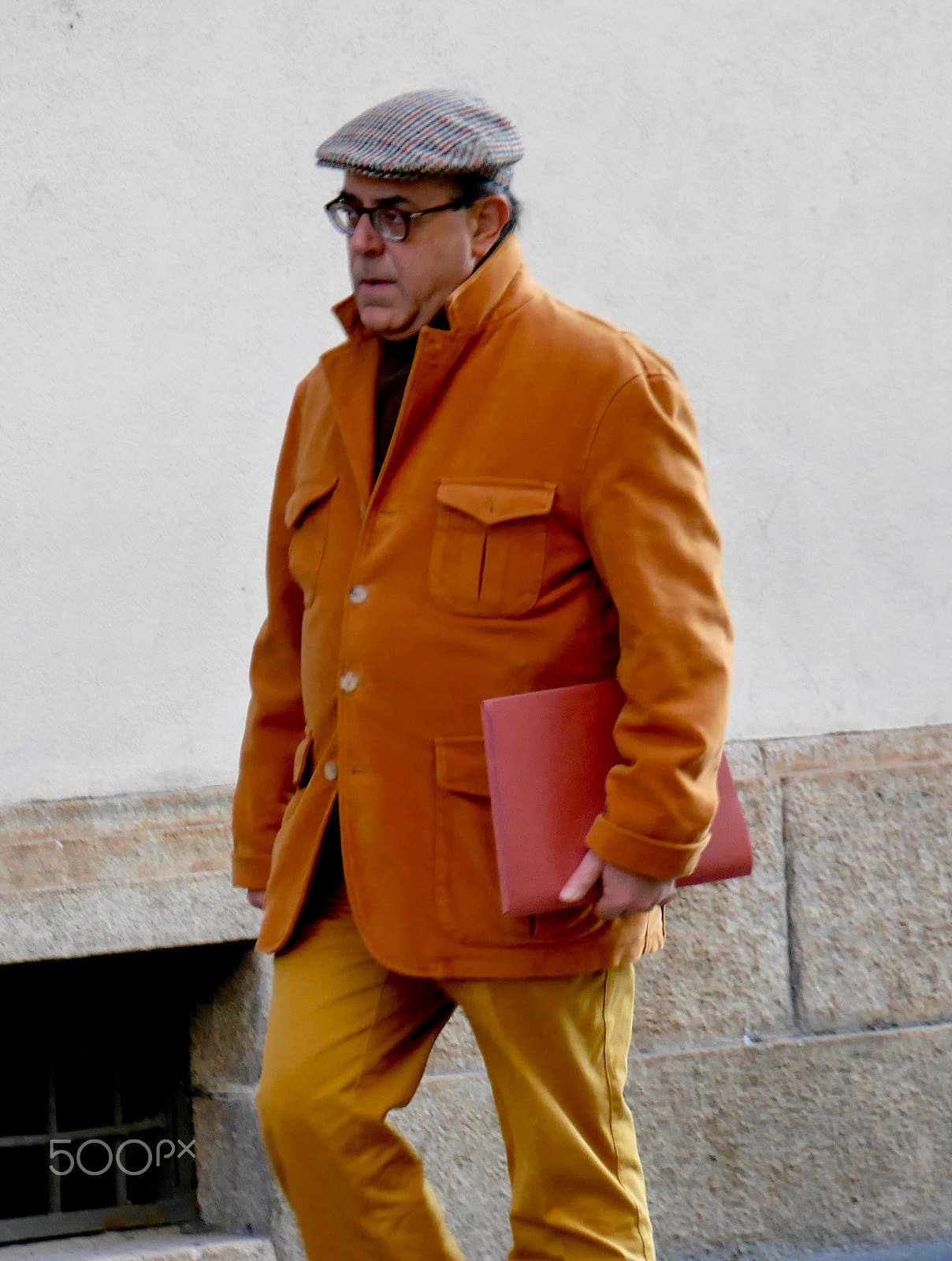 LUMIX G VARIO 45-150/F4.0-5.6 sample photo. Orange man photography