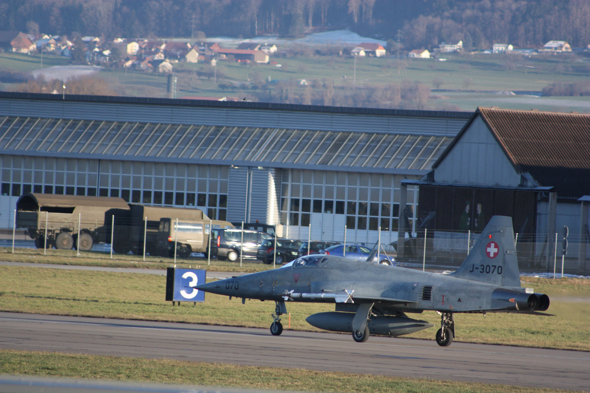 Canon EOS 450D (EOS Rebel XSi / EOS Kiss X2) + EF75-300mm f/4-5.6 sample photo. Wef 2016 payerne photography