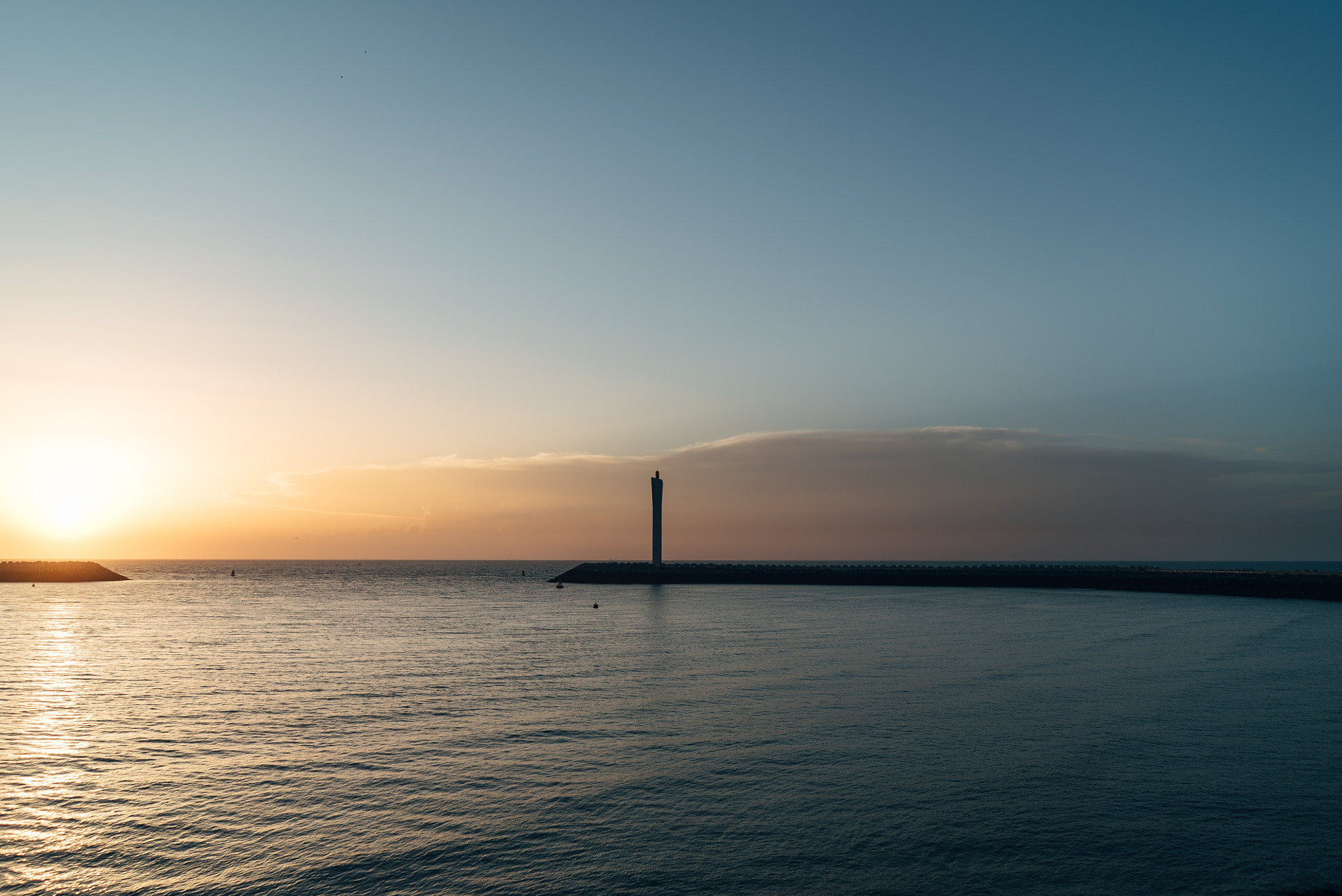 Sony FE 28mm F2 sample photo. Modern lighthouse photography