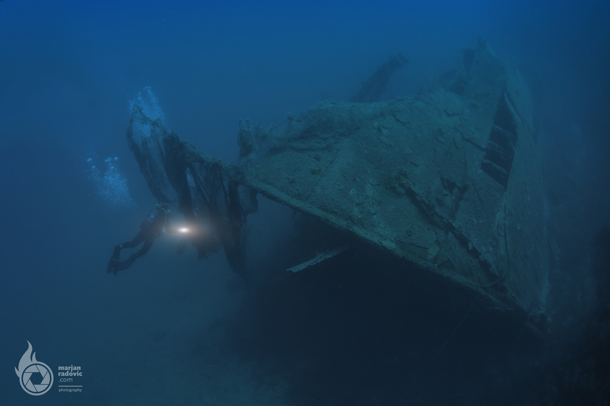 Nikon D3 + Nikon AF Fisheye-Nikkor 16mm F2.8D sample photo. Etnea wreck photography
