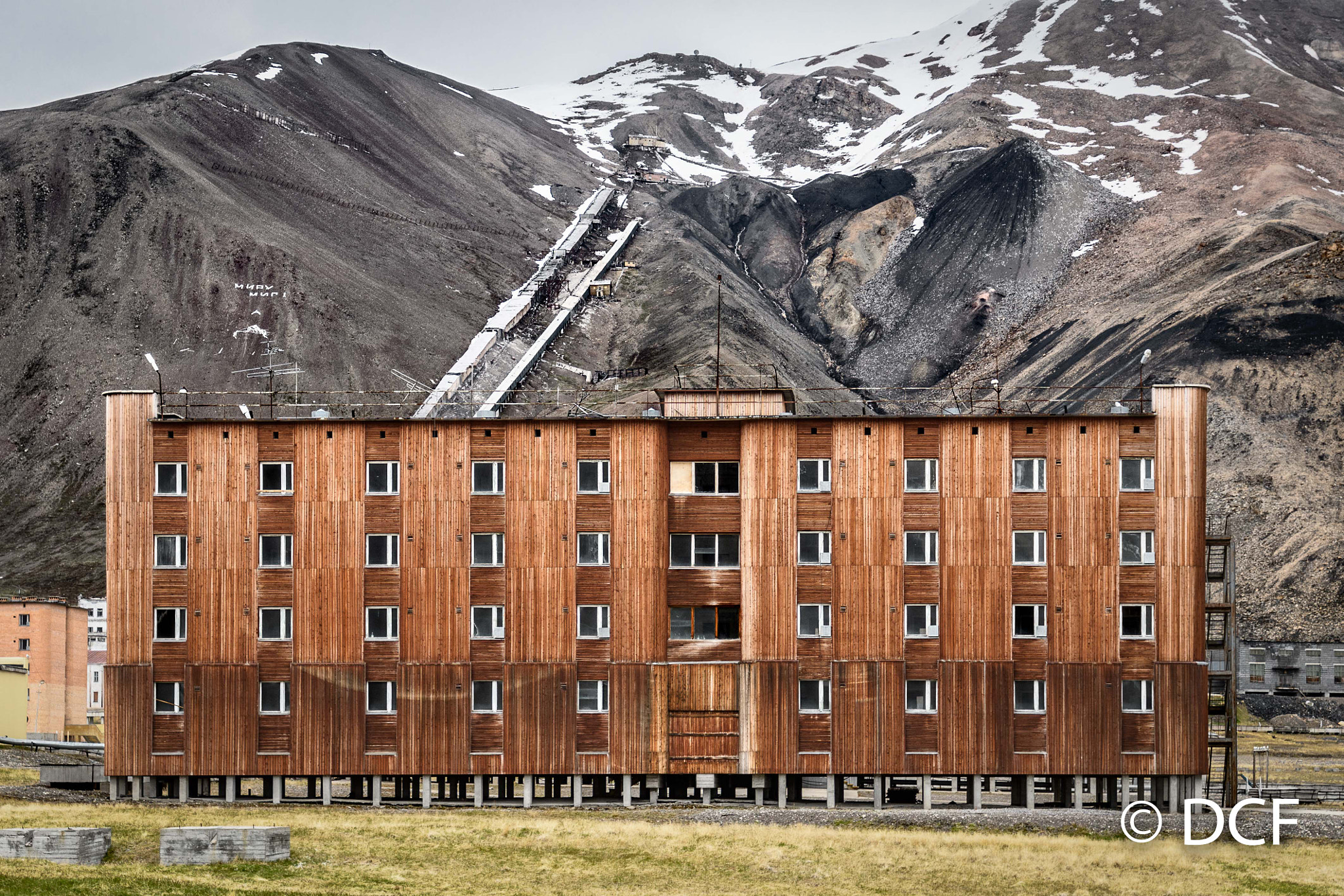 Nikon AF-S Nikkor 17-35mm F2.8D ED-IF sample photo. Hotel pyramiden photography