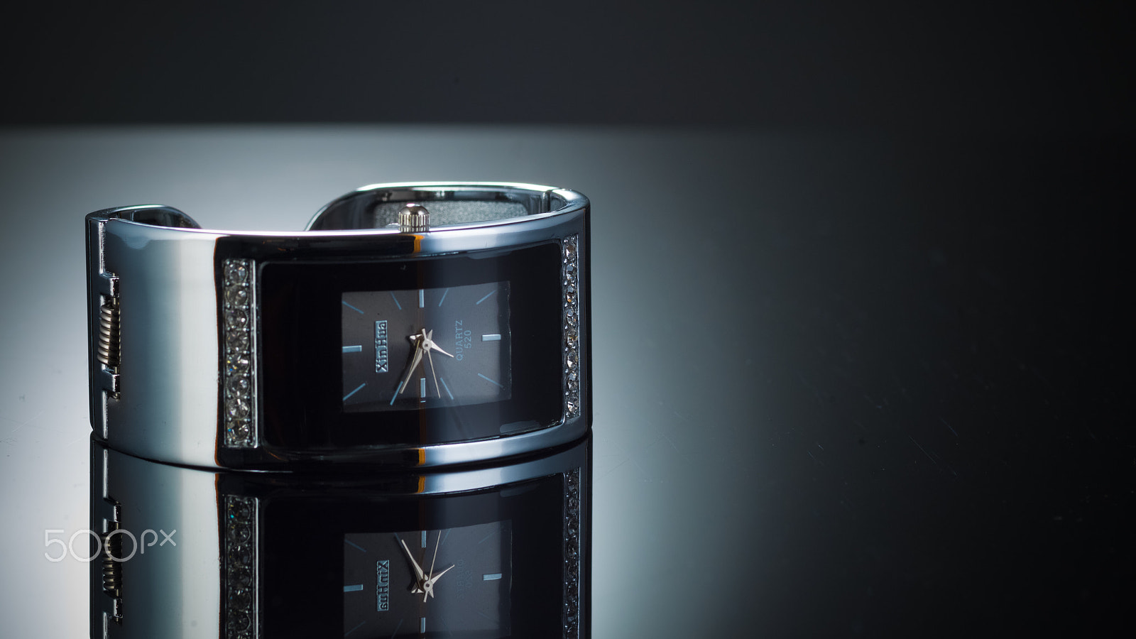 Hasselblad H4D-40 + HC 120 sample photo. Bracelet watch photography
