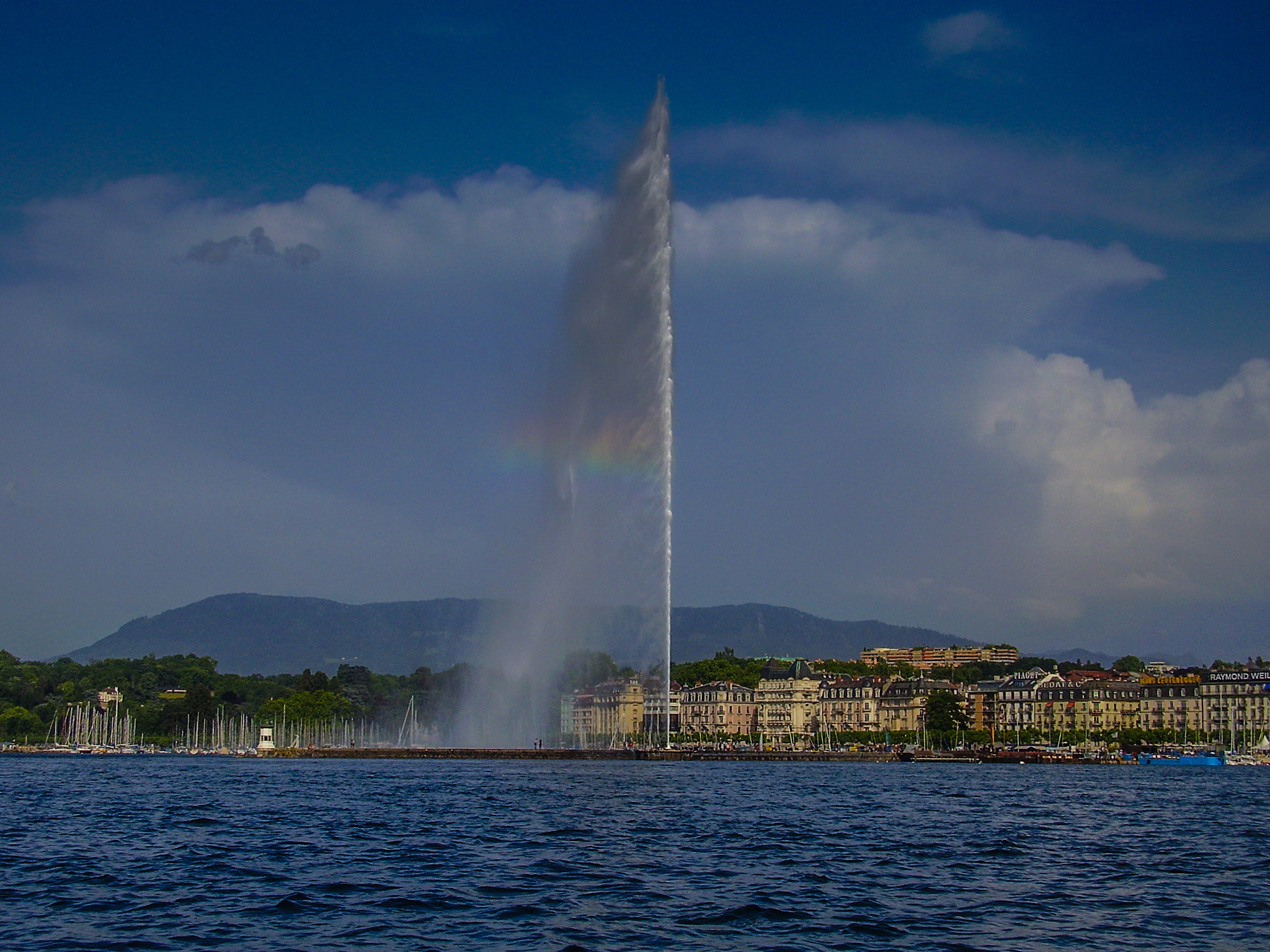 Olympus FE115,X715 sample photo. Geneva: jet d'eau photography