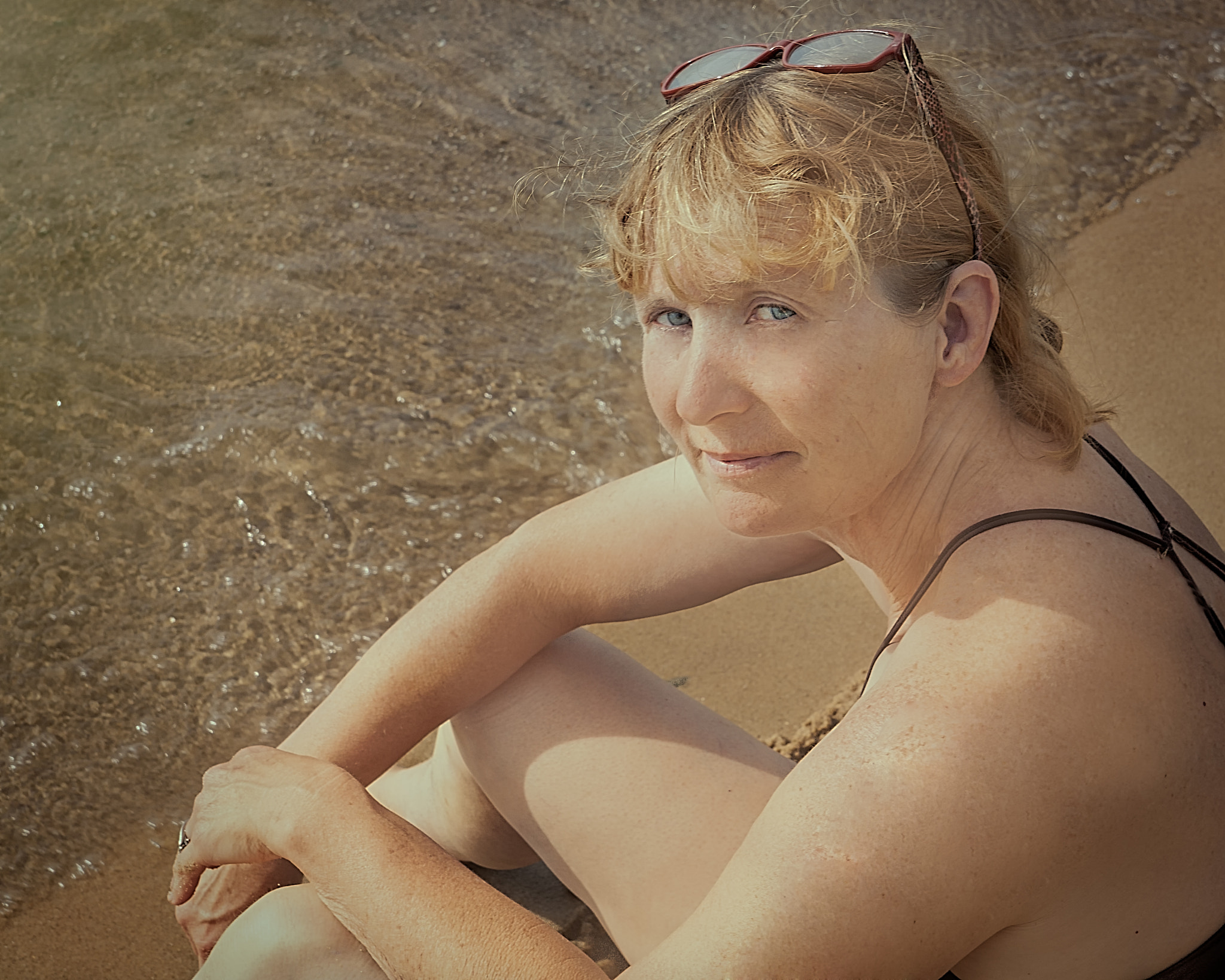 Tamron SP AF 17-50mm F2.8 XR Di II LD Aspherical (IF) sample photo. Kathy at the beach. photography