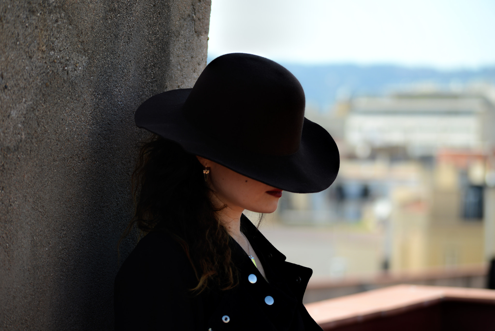 Nikon D800 + Sigma 80-400mm F4.5-5.6 EX OS sample photo. Portrait of beautiful woman in hat in profile photography
