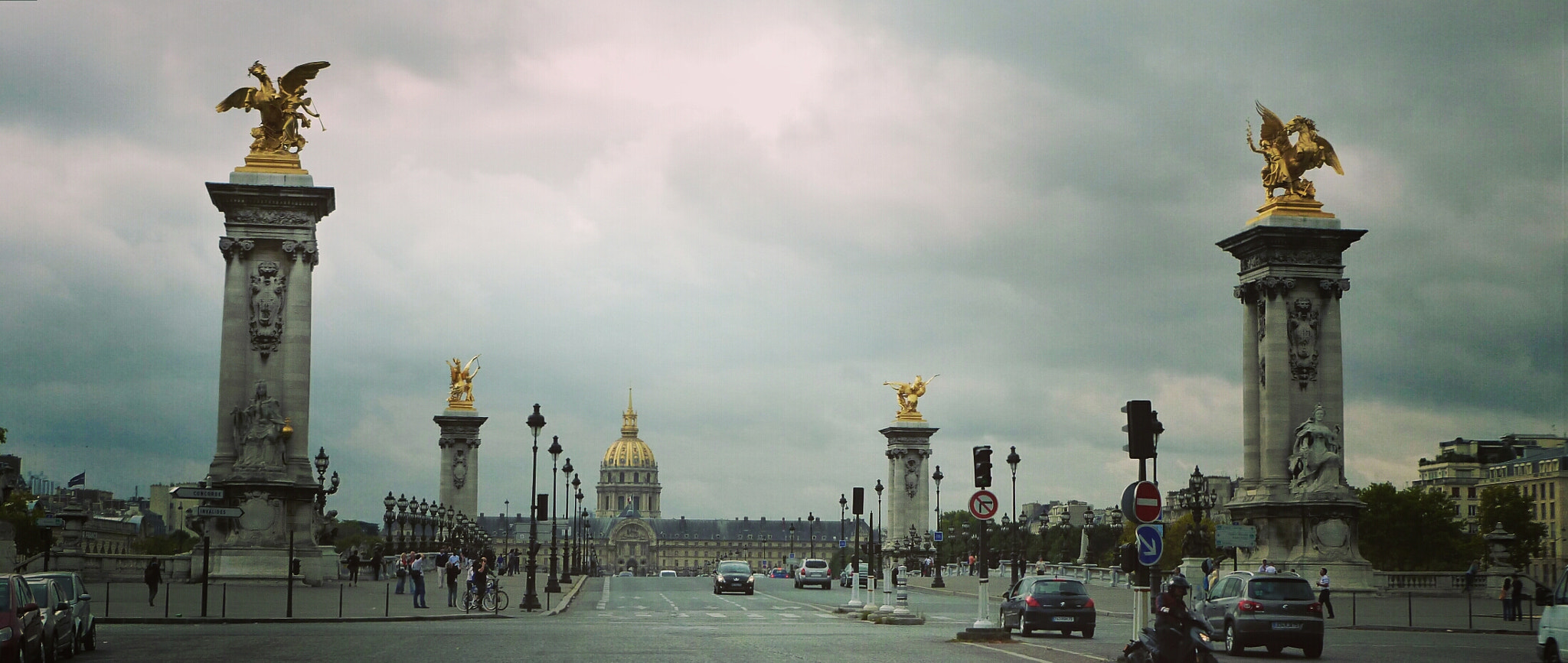 Panasonic DMC-FH25 sample photo. Pont alexandre iii photography