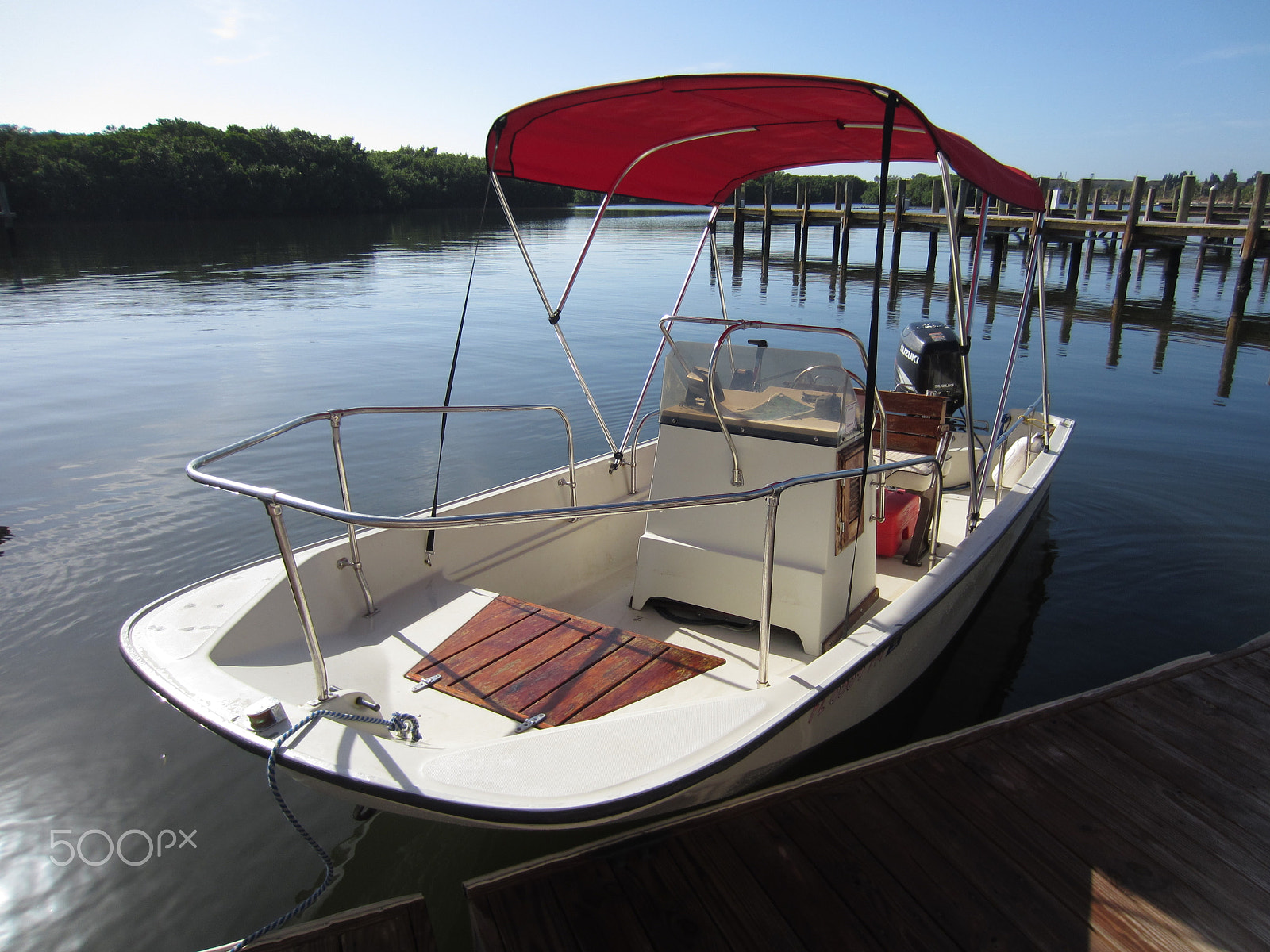 Canon PowerShot ELPH 300 HS (IXUS 220 HS / IXY 410F) sample photo. Boston whaler boat photography