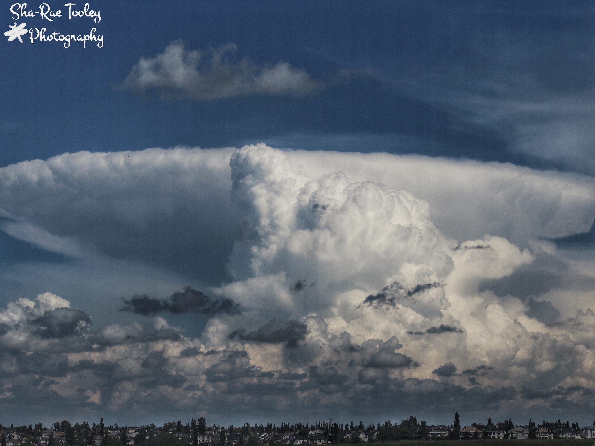 Canon EOS 750D (EOS Rebel T6i / EOS Kiss X8i) + Canon EF 70-300mm F4-5.6 IS USM sample photo. Anvil cloud photography