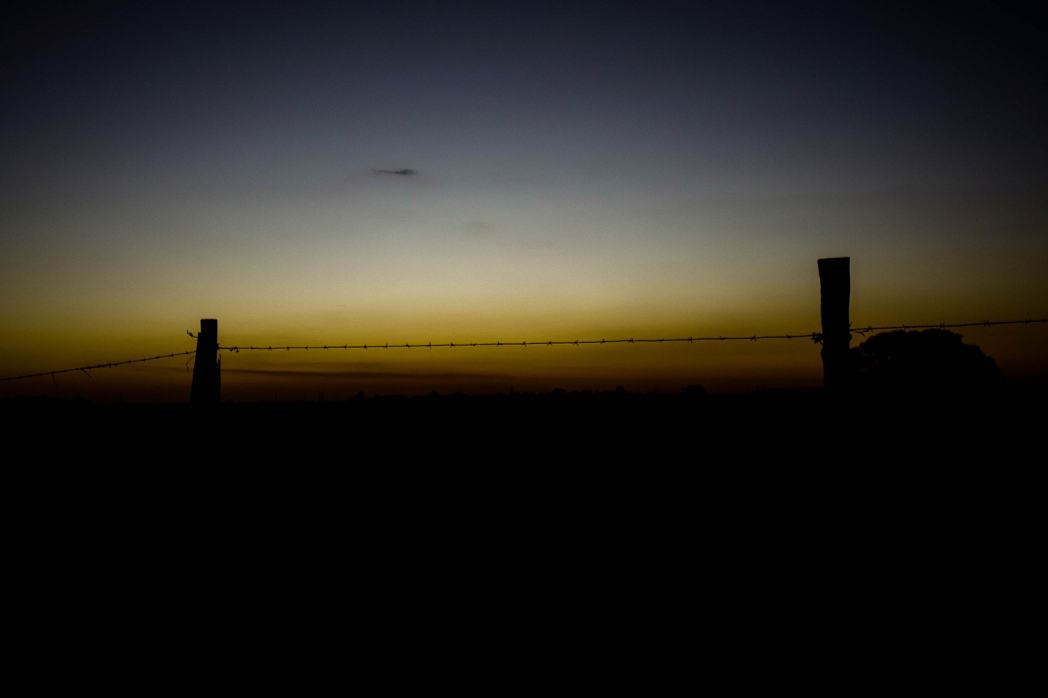 Samsung NX mini sample photo. Over the fence photography
