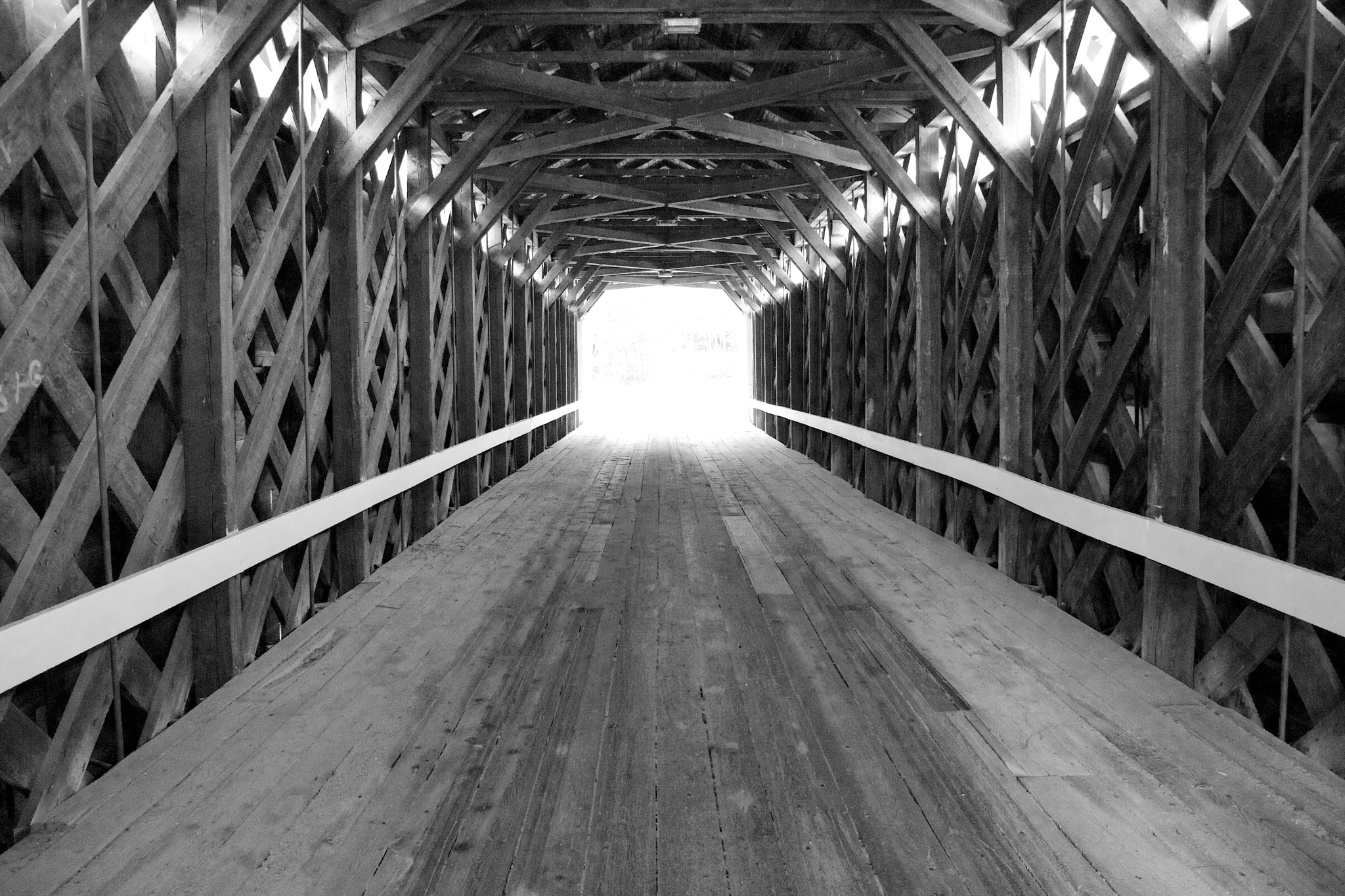 Tamron 18-270mm F3.5-6.3 Di II PZD sample photo. Pont couvert à la macaza photography