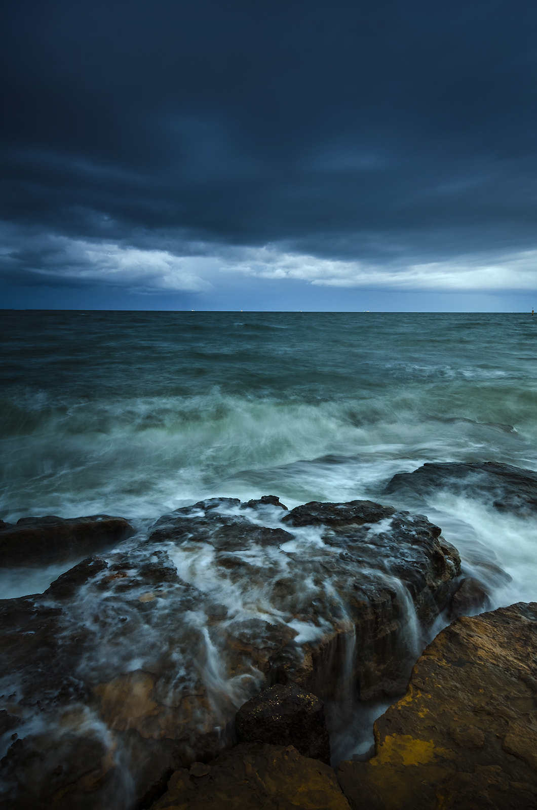 Nikon AF-S Nikkor 14-24mm F2.8G ED sample photo. Rocky coast photography