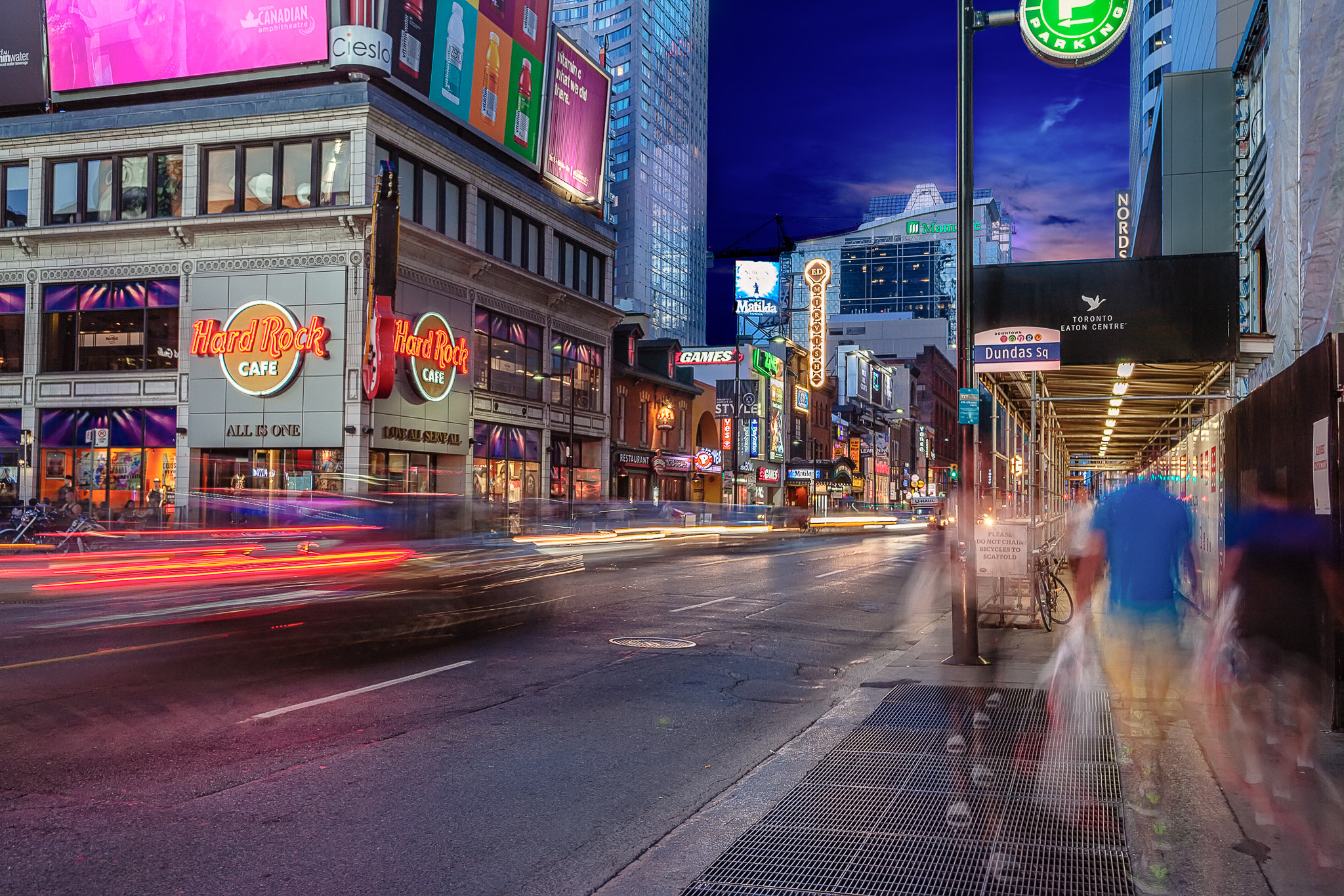Canon EF 20-35mm f/2.8L sample photo. Dundas square photography