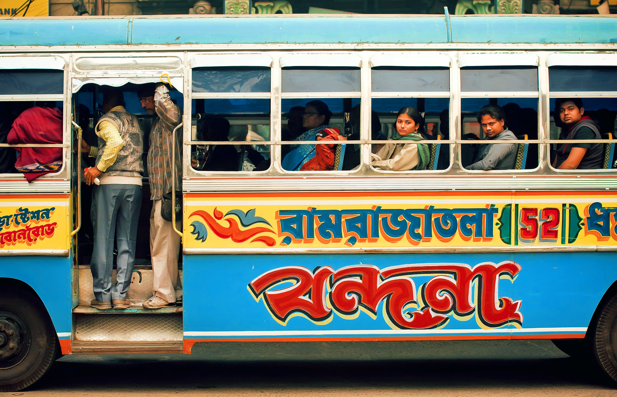 Canon EOS 40D + Sigma 50mm F1.4 EX DG HSM sample photo. People inside moving bus in india photography