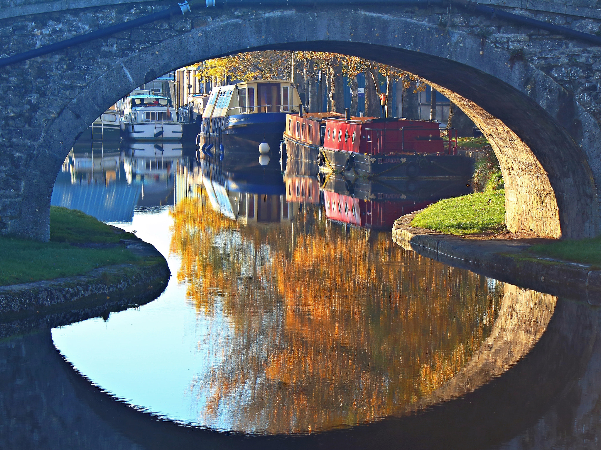 5.6 IS II sample photo. The canal photography