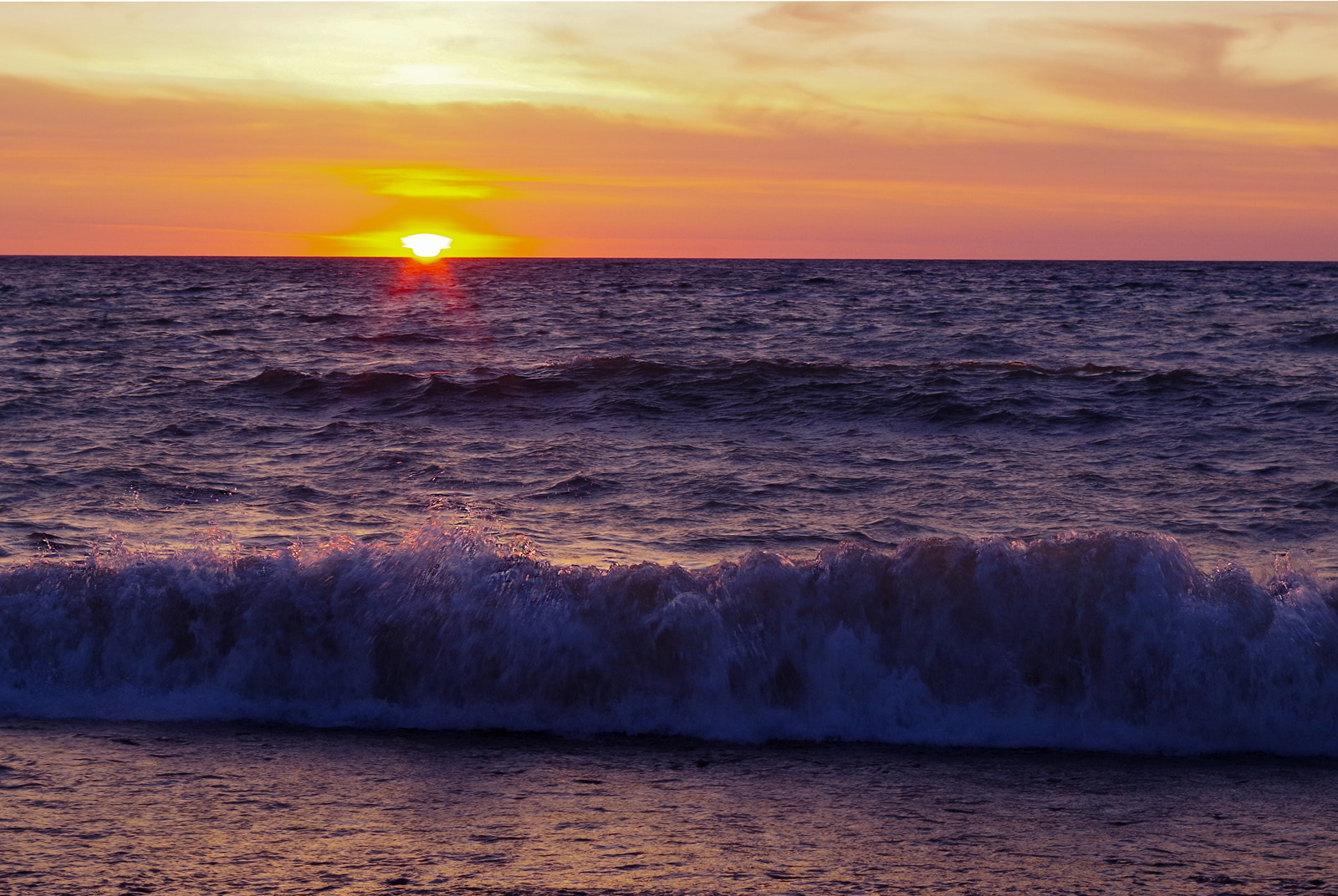 Pentax smc DA 18-55mm F3.5-5.6 ED AL II (IF) sample photo. Sunrise on flood bay photography