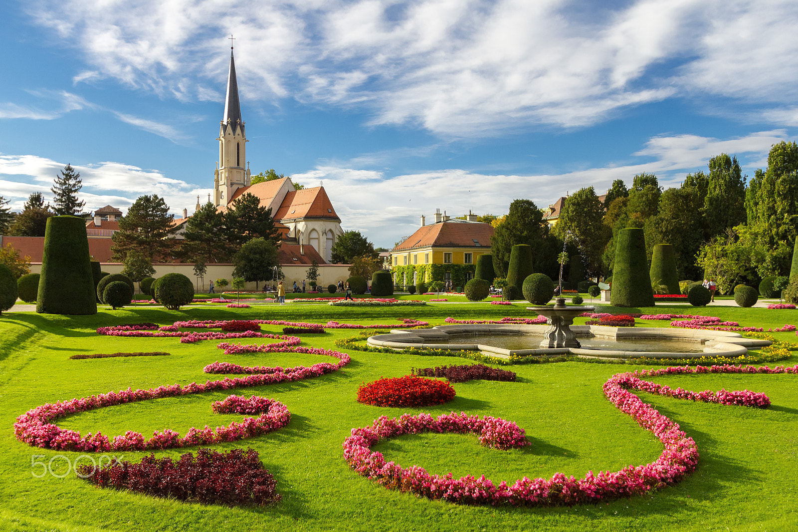 Canon EF-S 10-22mm F3.5-4.5 USM sample photo. Baroque garden at shönebrunn palace photography
