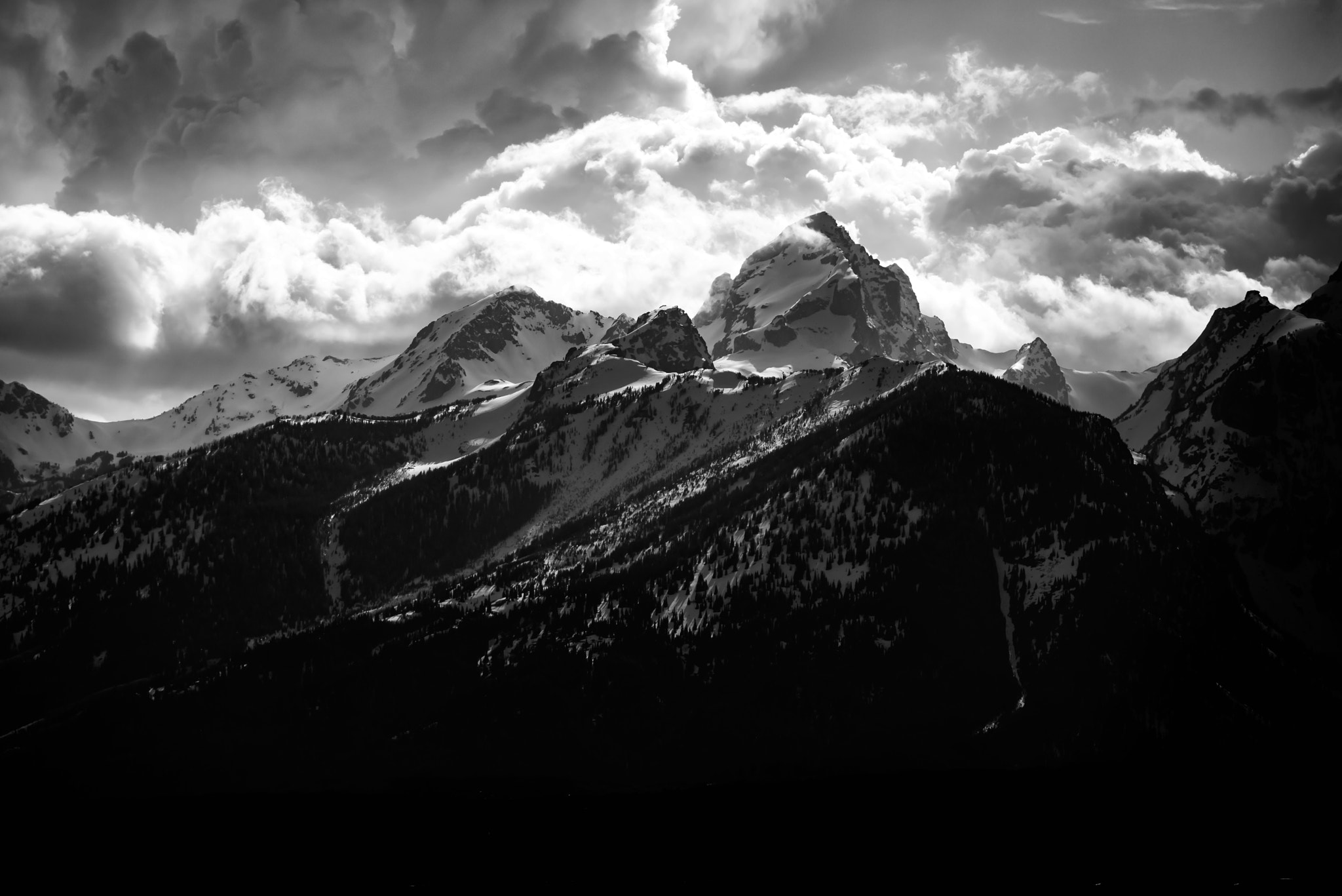Sigma APO 100-300mm F4 EX IF HSM + 1.4x sample photo. Dark mountain photography
