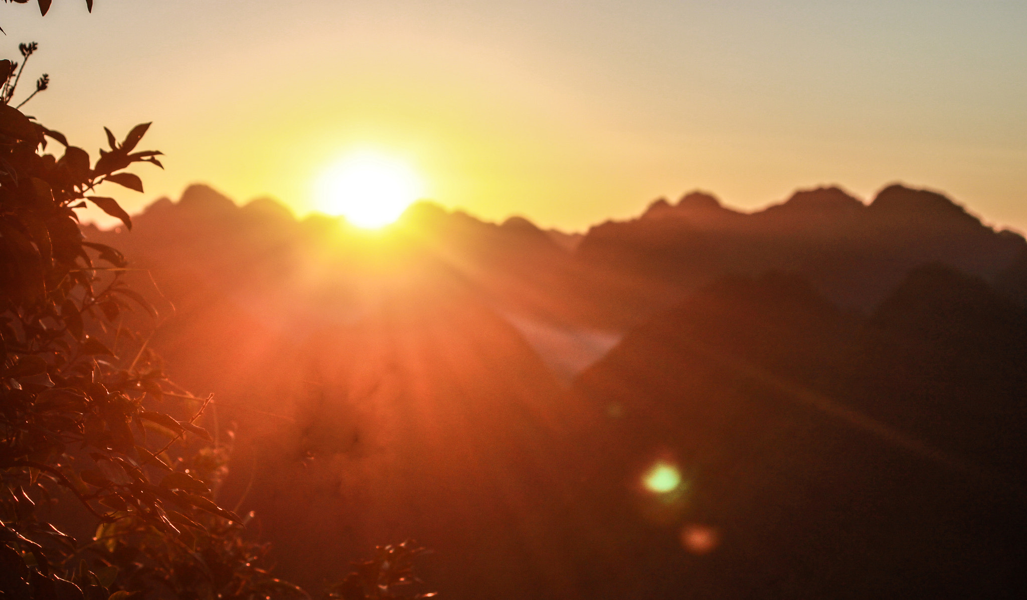 Canon EOS 500D (EOS Rebel T1i / EOS Kiss X3) sample photo. Sunrise on the peak photography