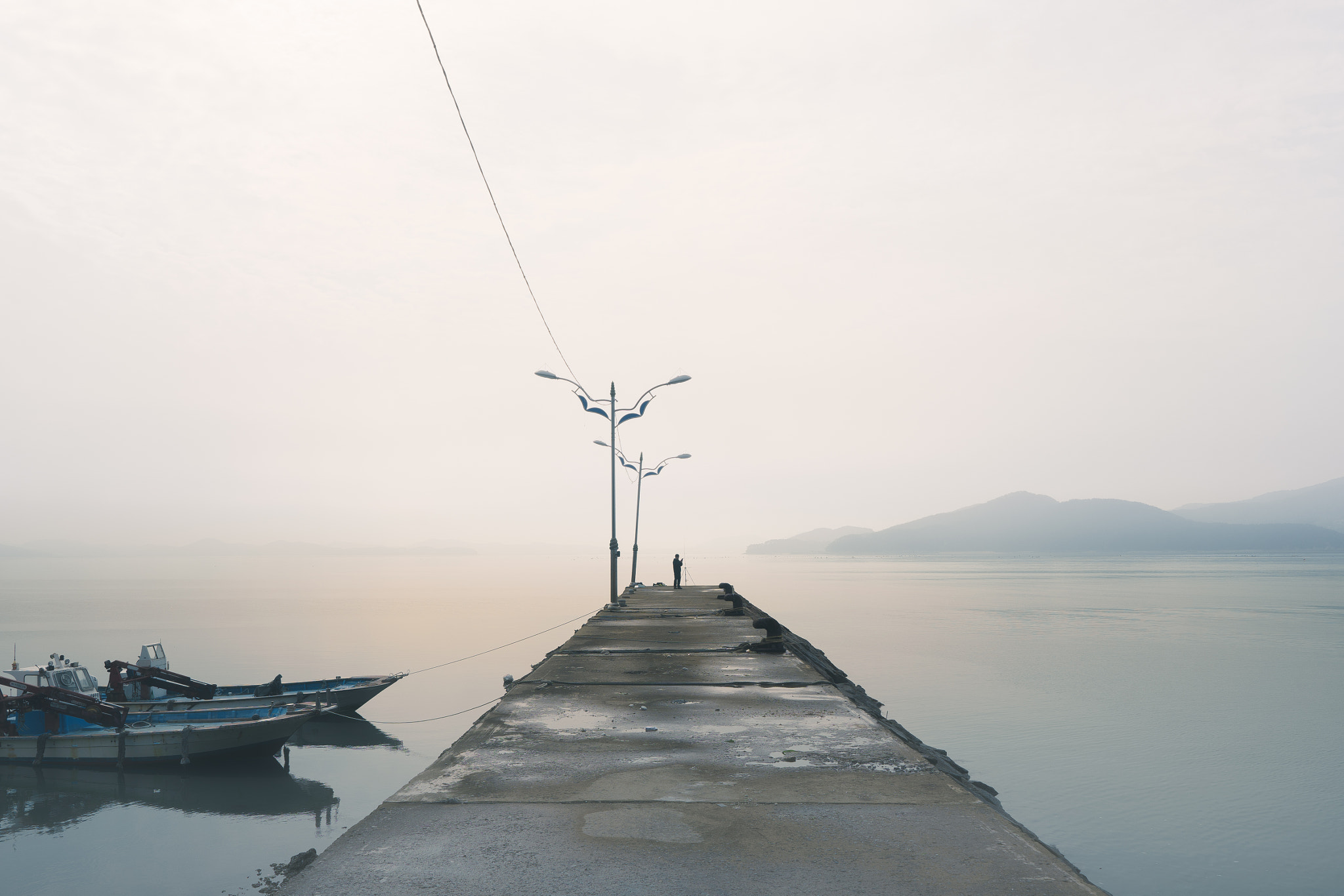 Sony a7 + ZEISS Batis 25mm F2 sample photo. Morning fishing photography