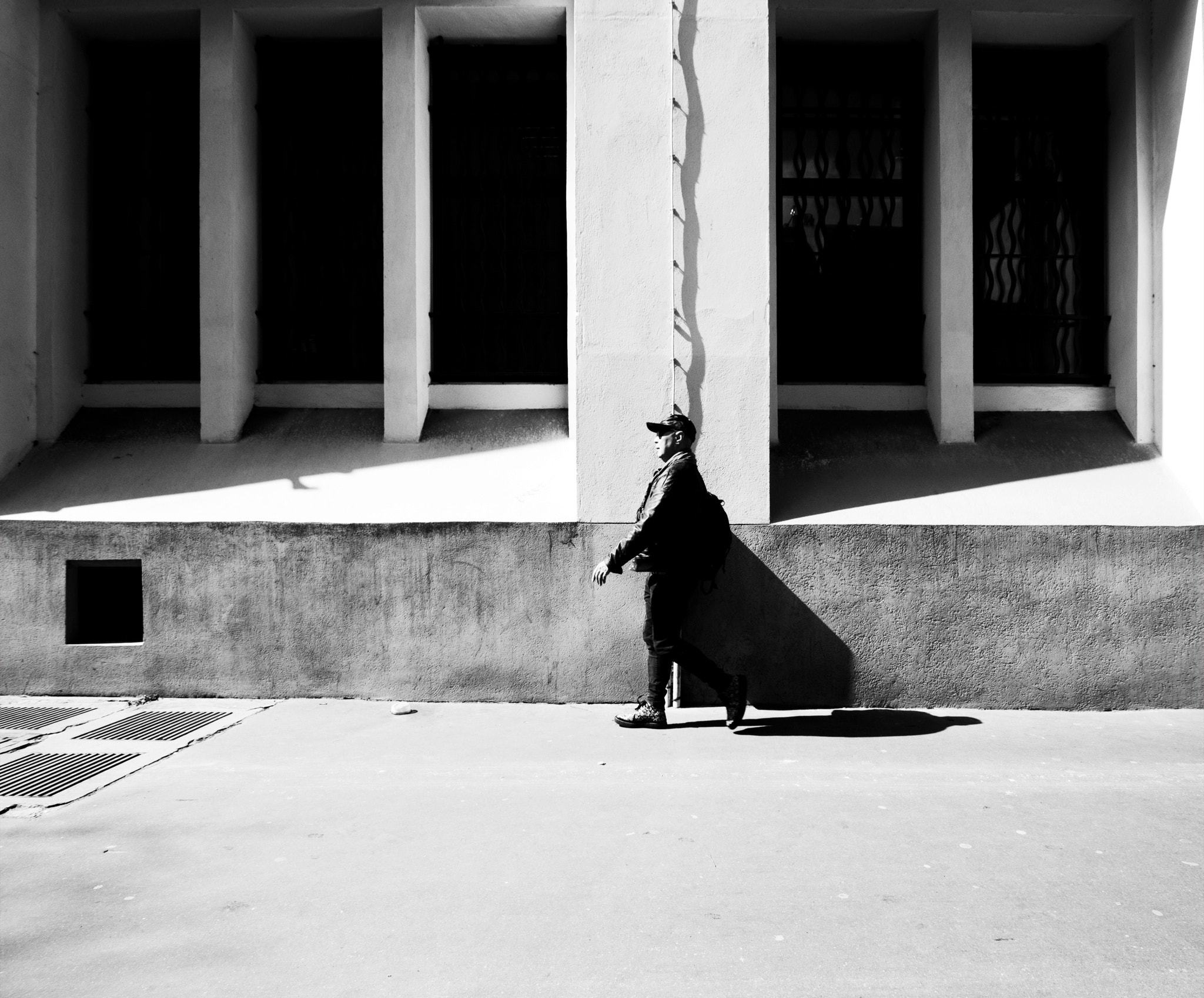 Olympus OM-D E-M1 + OLYMPUS M.9-18mm F4.0-5.6 sample photo. Street shadow photography