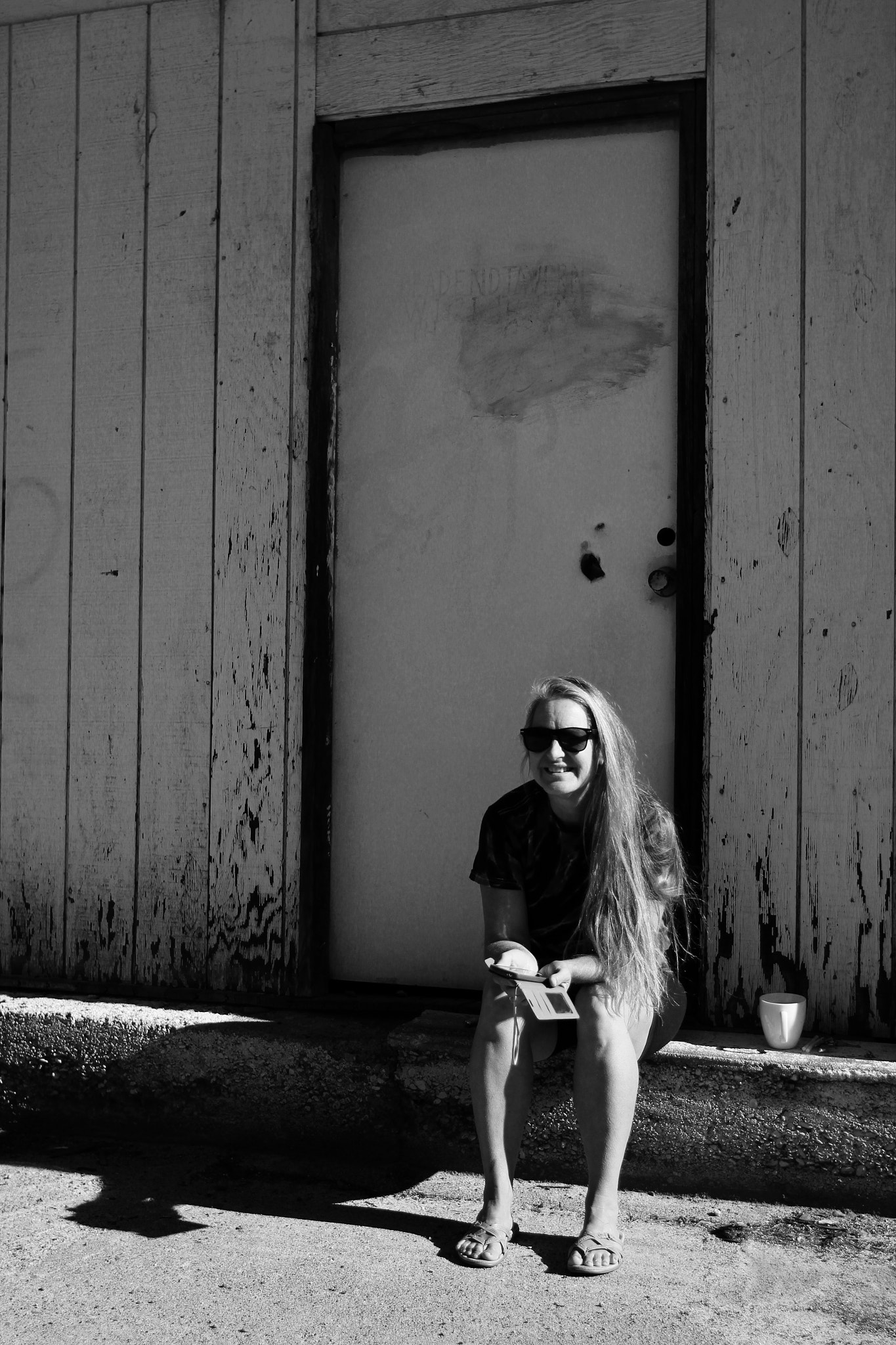 Canon EF 20-35mm f/2.8L sample photo. Morning coffee and smoking break photography