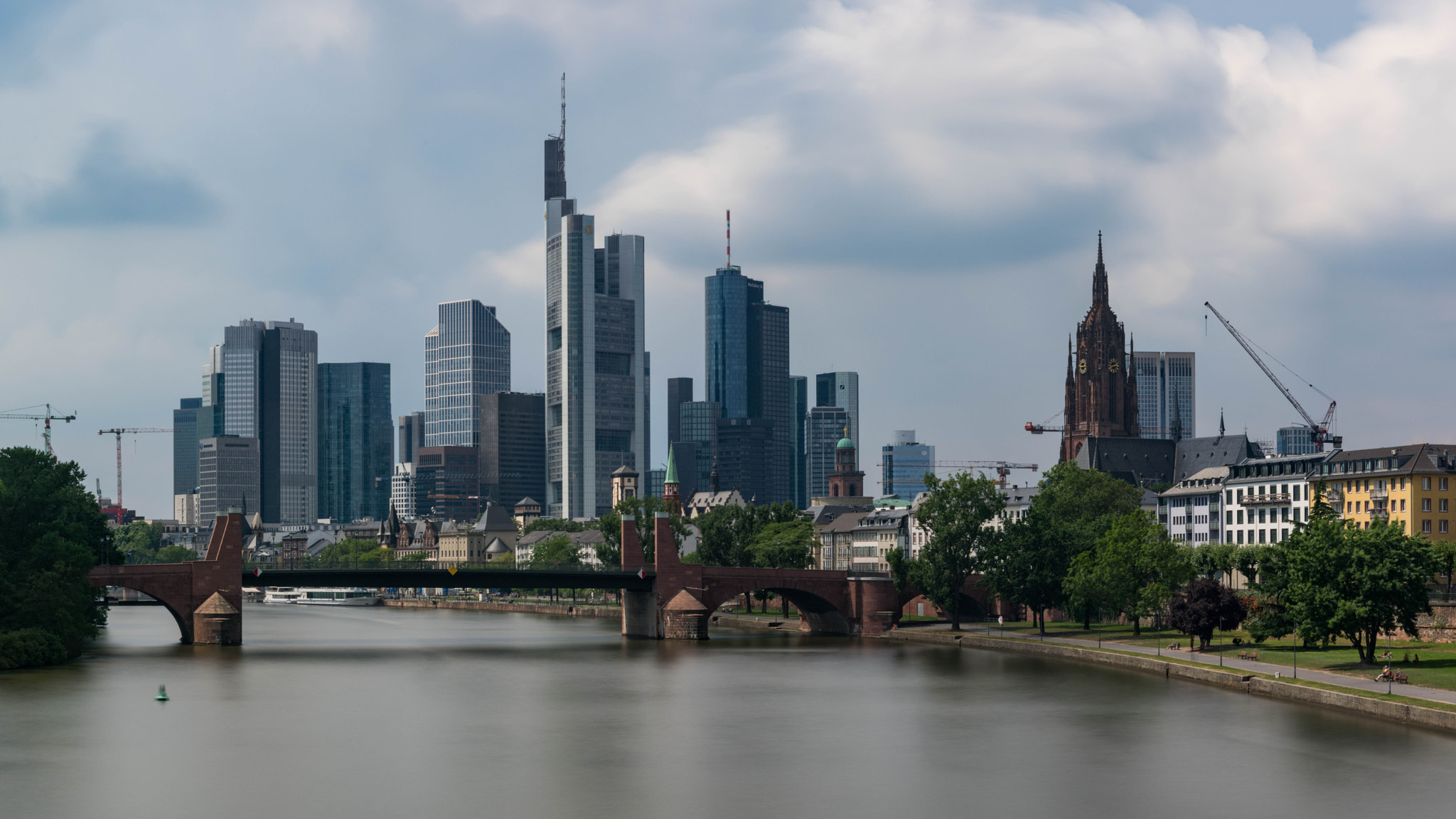 Pentax smc DA 70mm F2.4 AL Limited sample photo. Frankfurt skyline photography