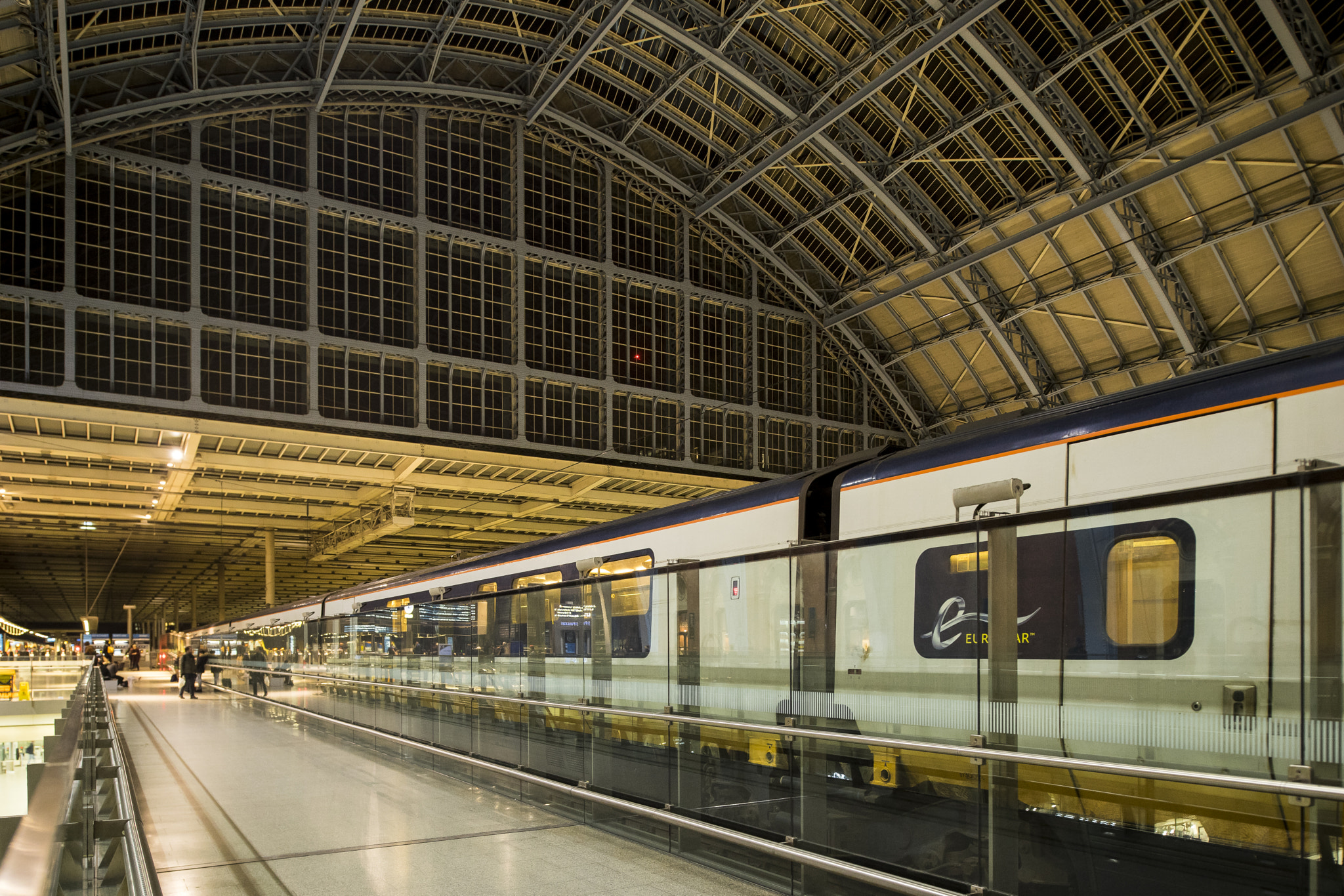24mm F3.5 sample photo. St. pancras station in london photography