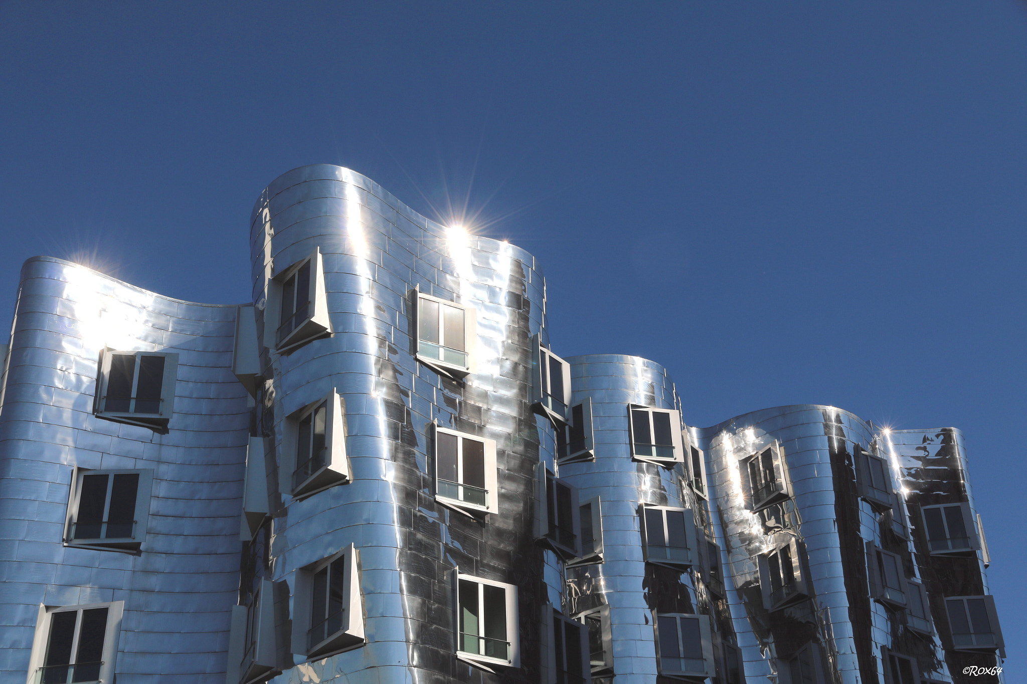 Canon EOS 70D + Canon EF-S 15-85mm F3.5-5.6 IS USM sample photo. Gehry bauten, düsseldorf photography