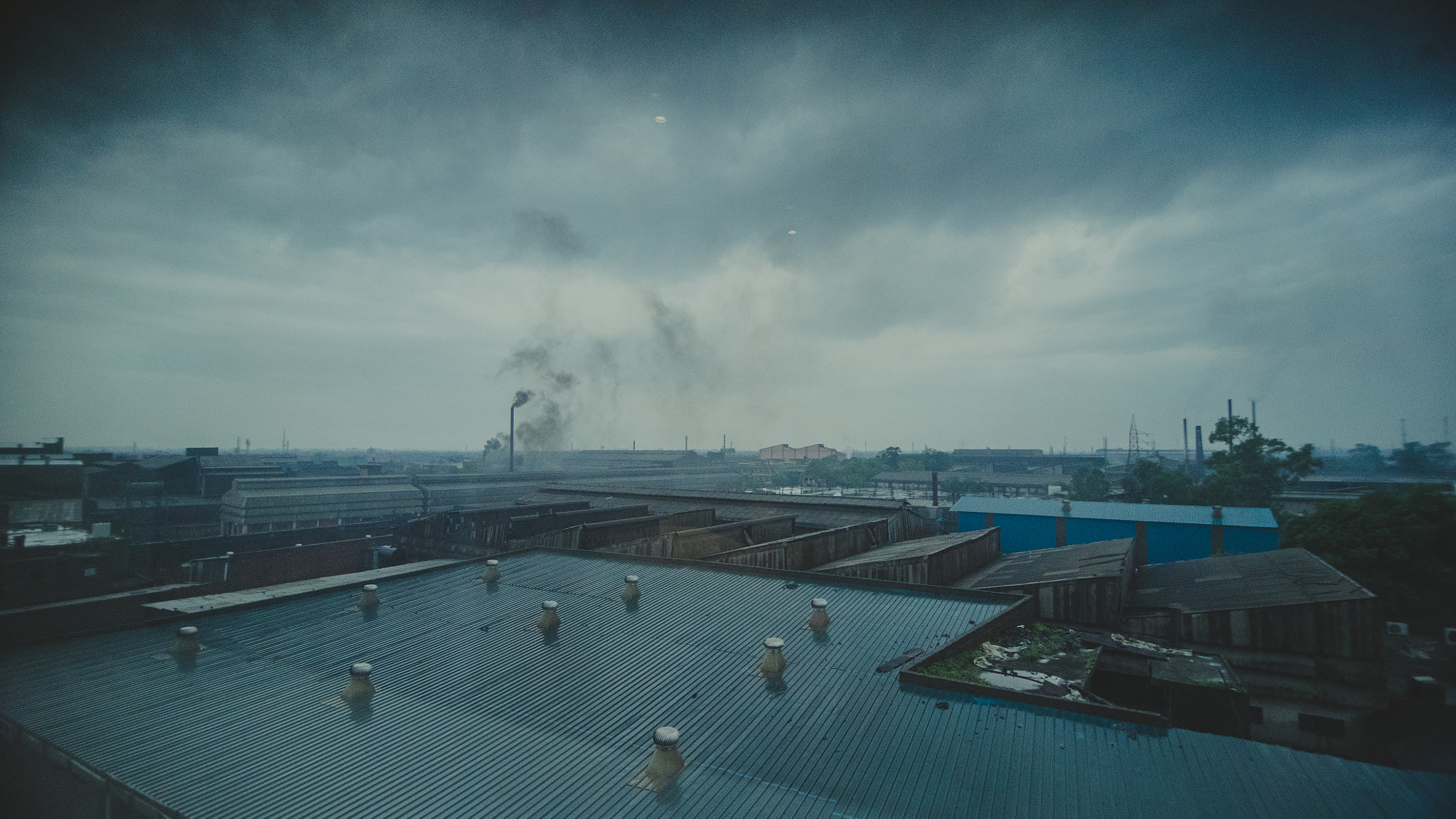 Sony a7S sample photo. Smoke in rain photography