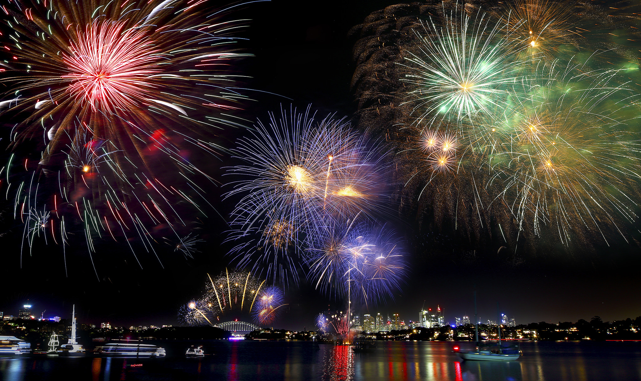 Tokina AT-X Pro 12-24mm F4 (IF) DX sample photo. Fireworks over sydney photography
