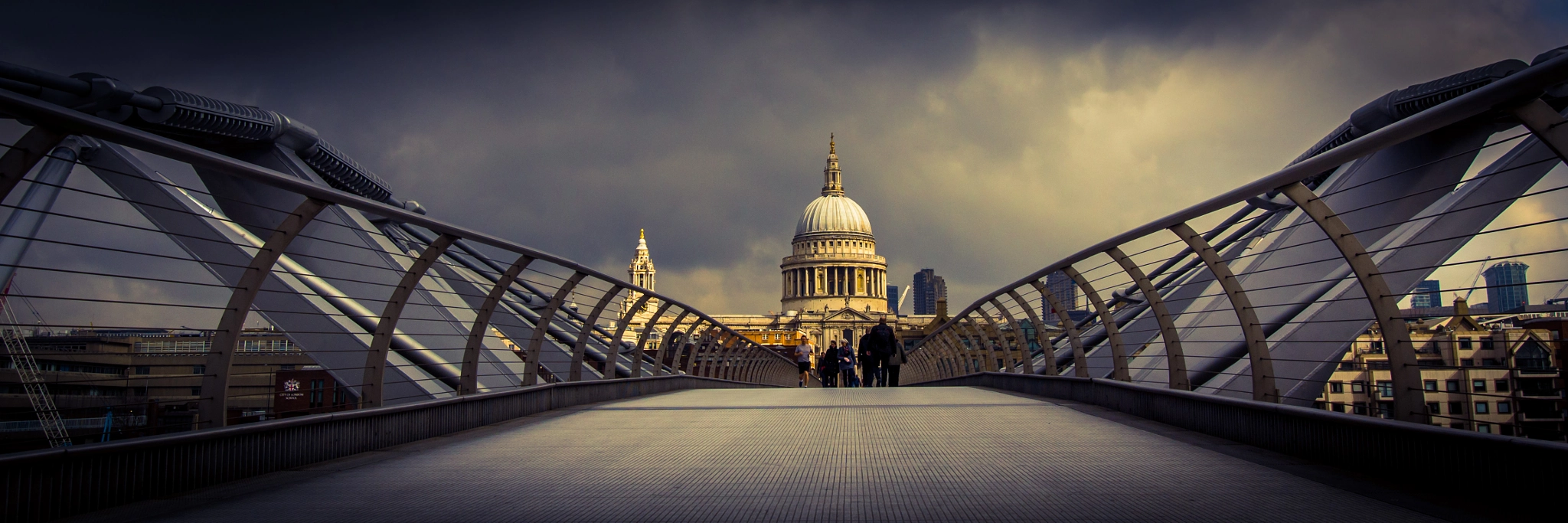 Olympus OM-D E-M5 + Olympus M.Zuiko Digital ED 7-14mm F2.8 PRO sample photo. London millenium bridge photography