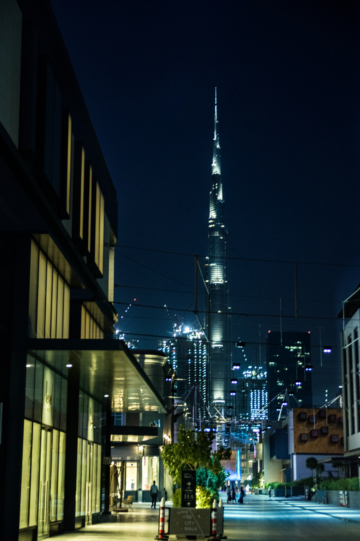 Sigma 18-50mm F2.8 EX DC Macro sample photo. City walk photography