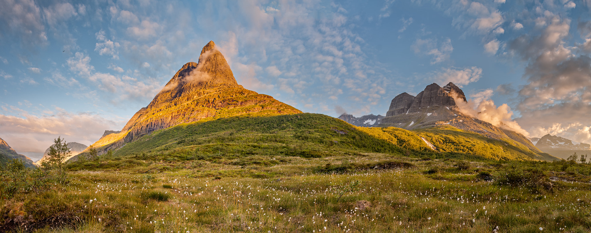 Canon EOS 40D + Canon EF 16-35mm F2.8L USM sample photo. Trollheimen panorama photography