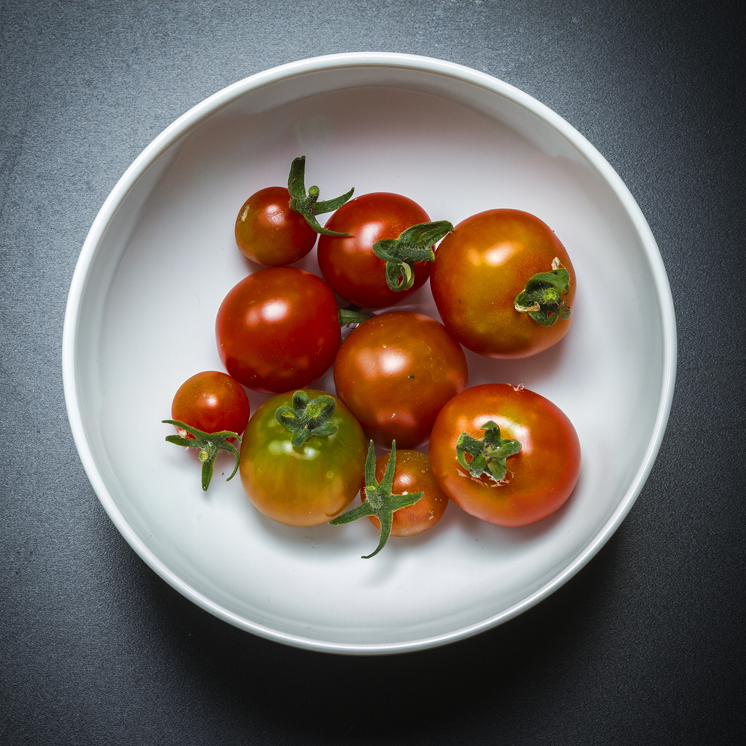 Canon EOS 7D + Sigma 50mm f/2.8 EX sample photo. Tomaten photography