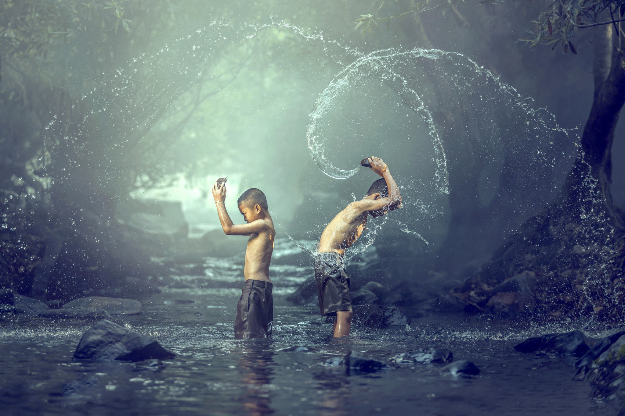 Canon EOS 5DS + Canon EF 70-200mm F2.8L USM sample photo. Asian boy are splashing in a streams. photography