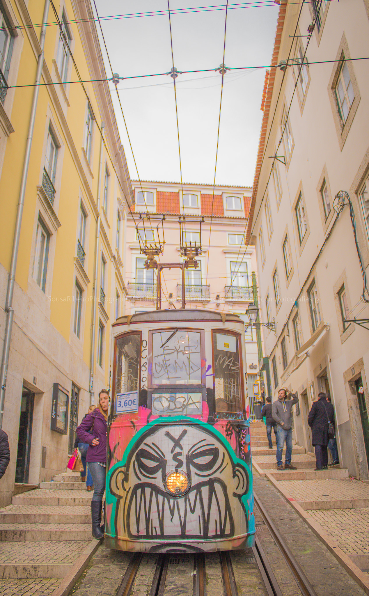 Canon EF-S 18-55mm F3.5-5.6 IS sample photo. Elevador da bica photography