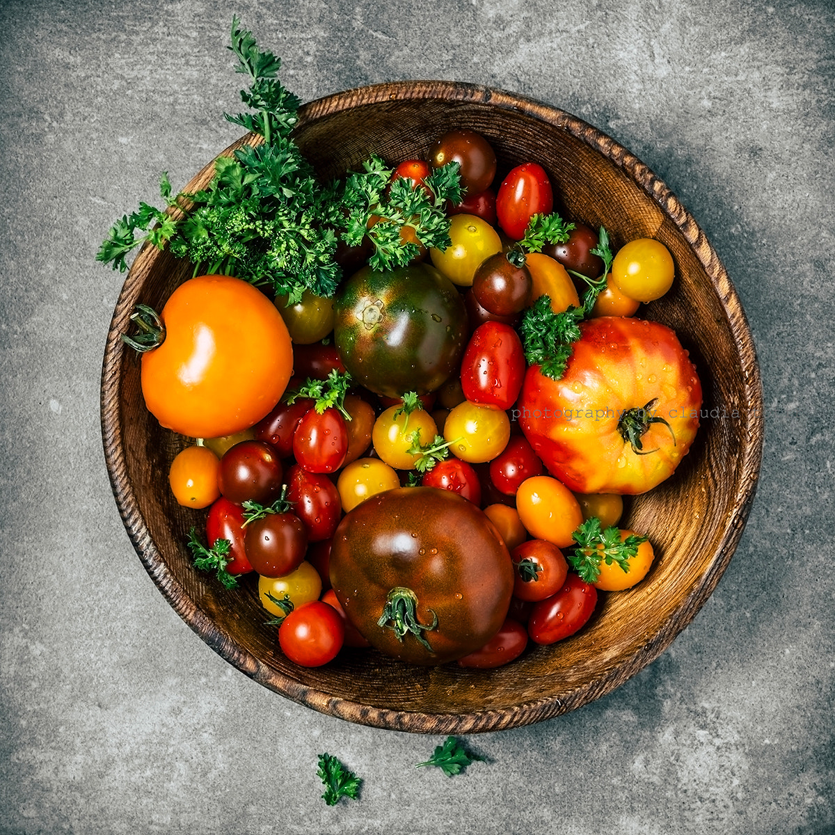 Sony SLT-A77 + Sony DT 50mm F1.8 SAM sample photo. Heirloom tomatoes photography