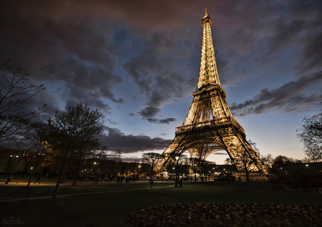 Eiffel Tower @ night by Guy Sella on 500px.com