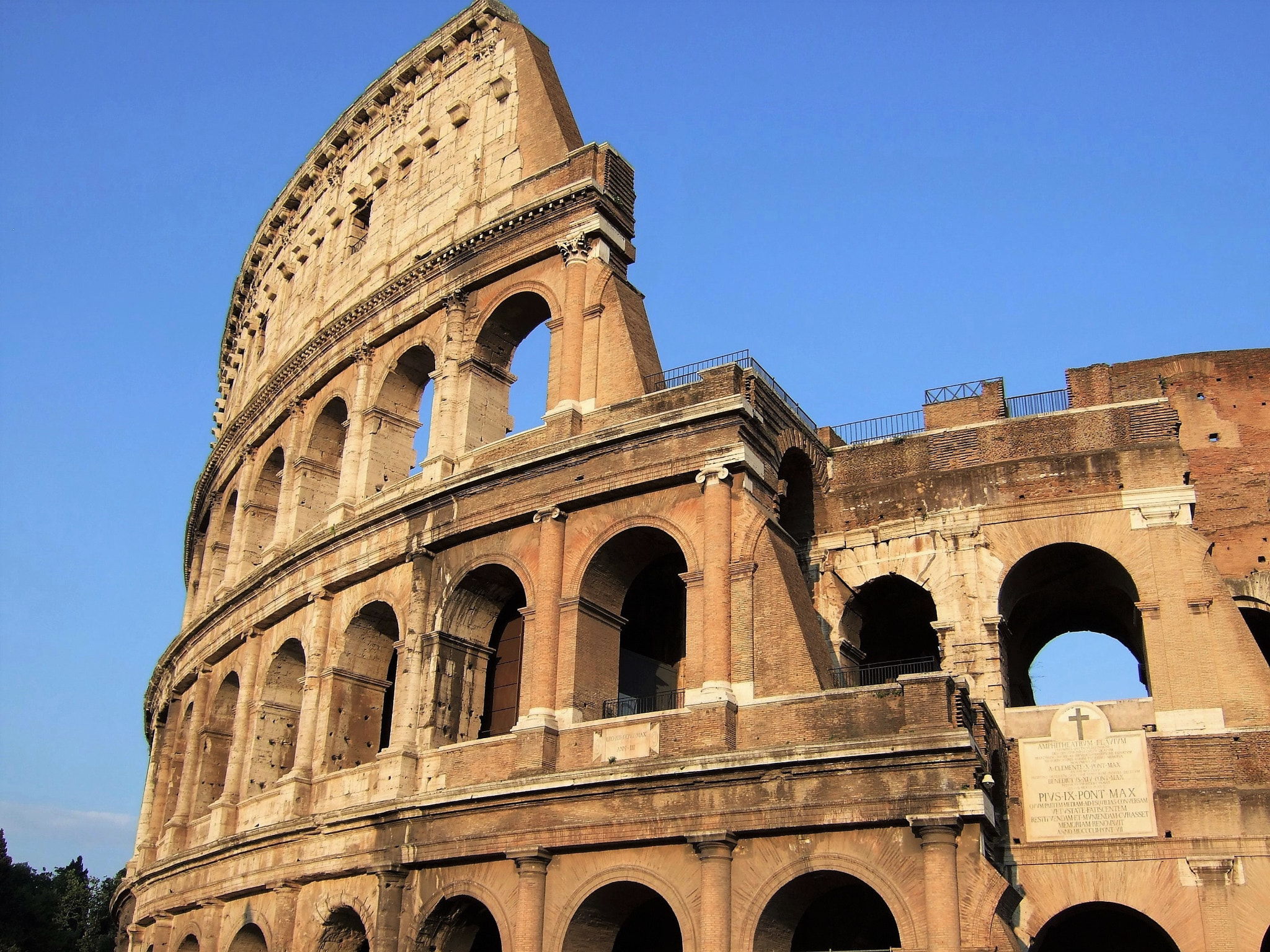 Fujifilm FinePix F31fd sample photo. Colosseum photography