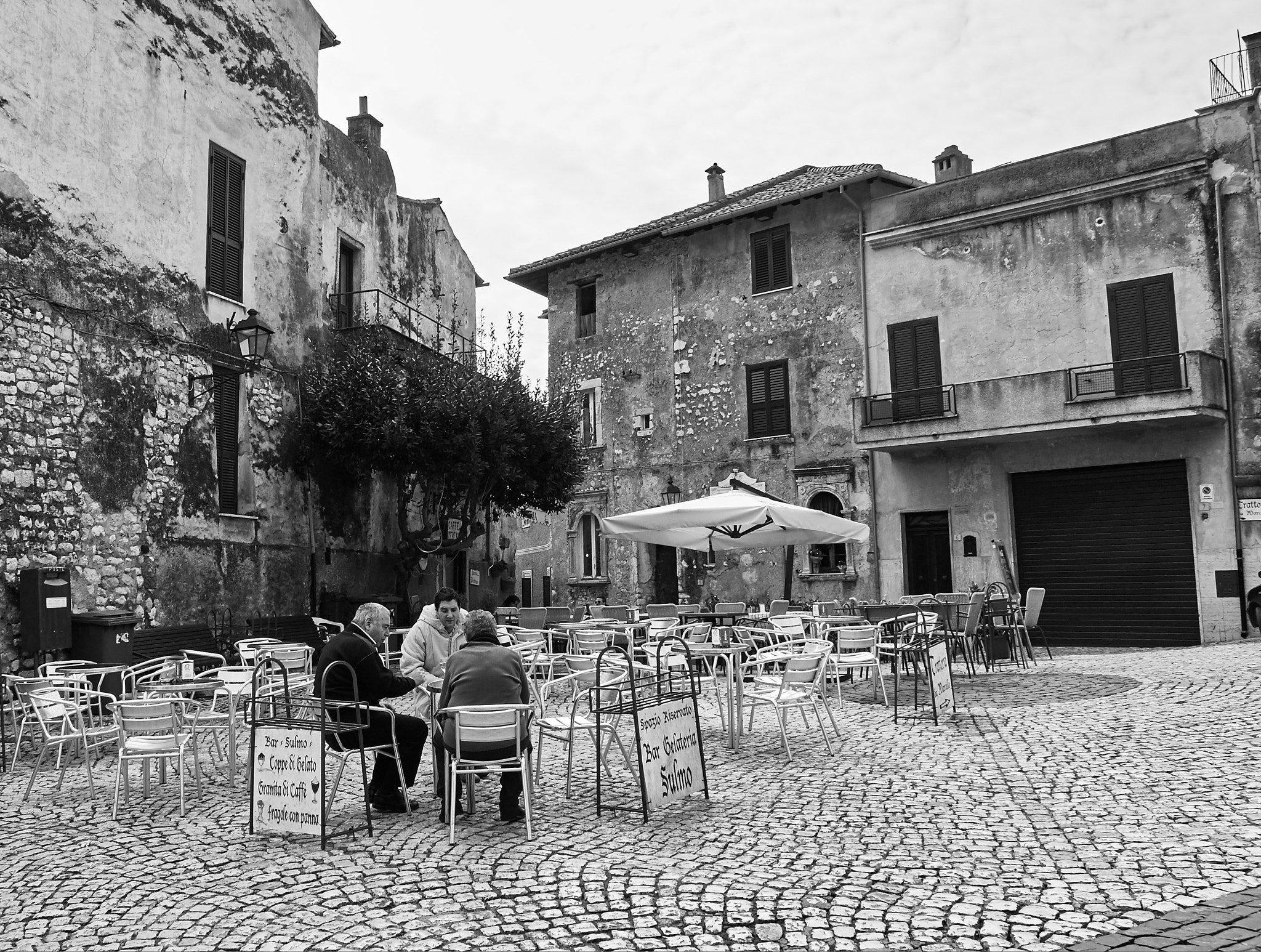 Panasonic Lumix DMC-GF1 sample photo. Sermoneta (italy) photography