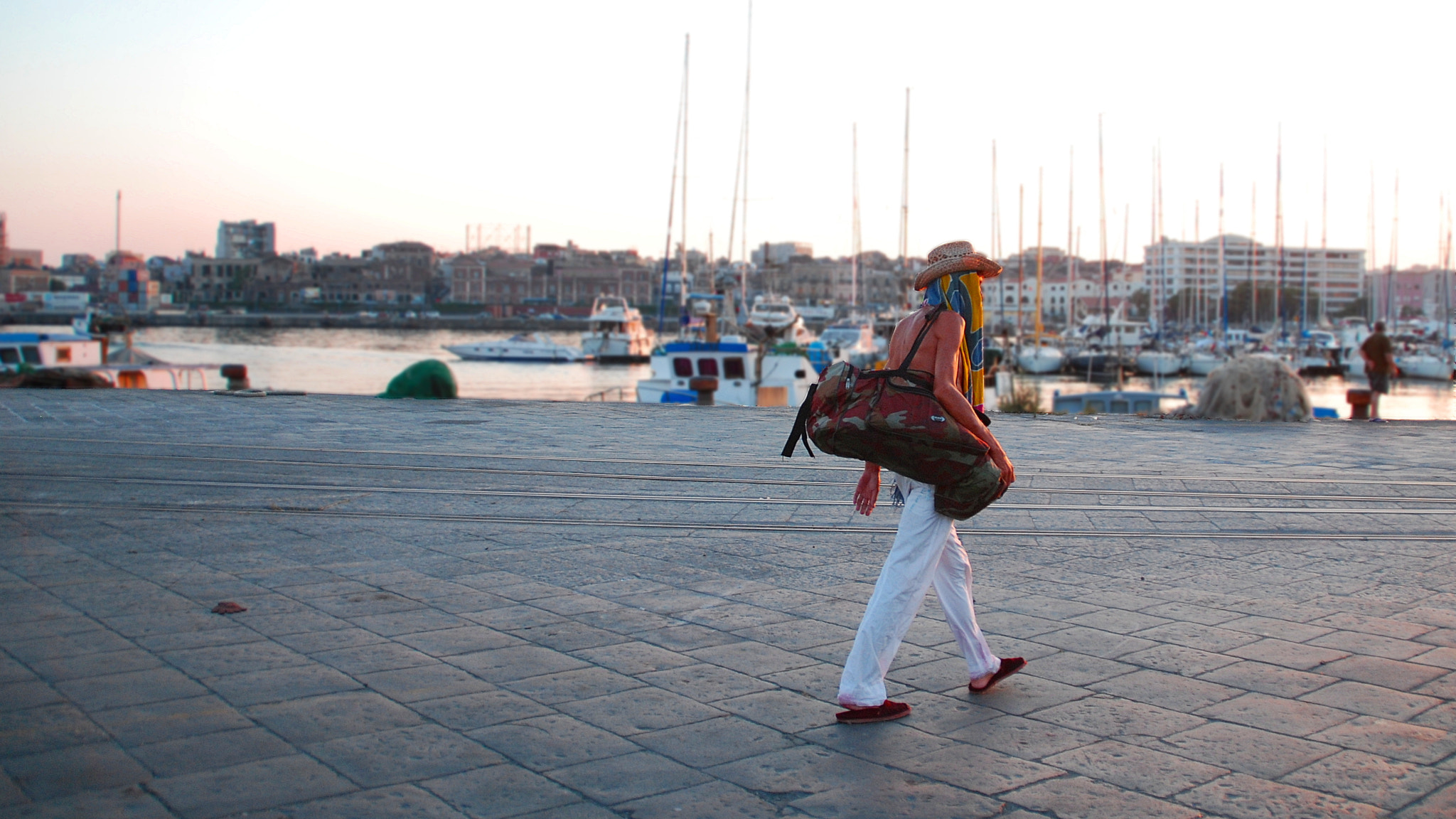 Nikon D80 sample photo. Un viaggiatore a fuoco photography