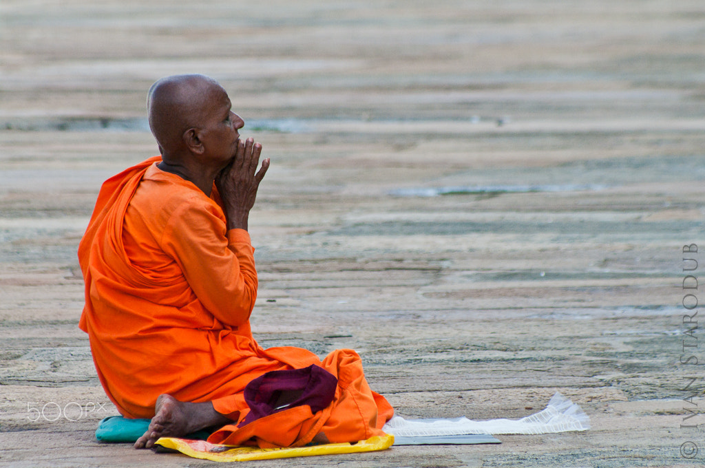 smc PENTAX-FA 80-320mm F4.5-5.6 sample photo. Monk photography