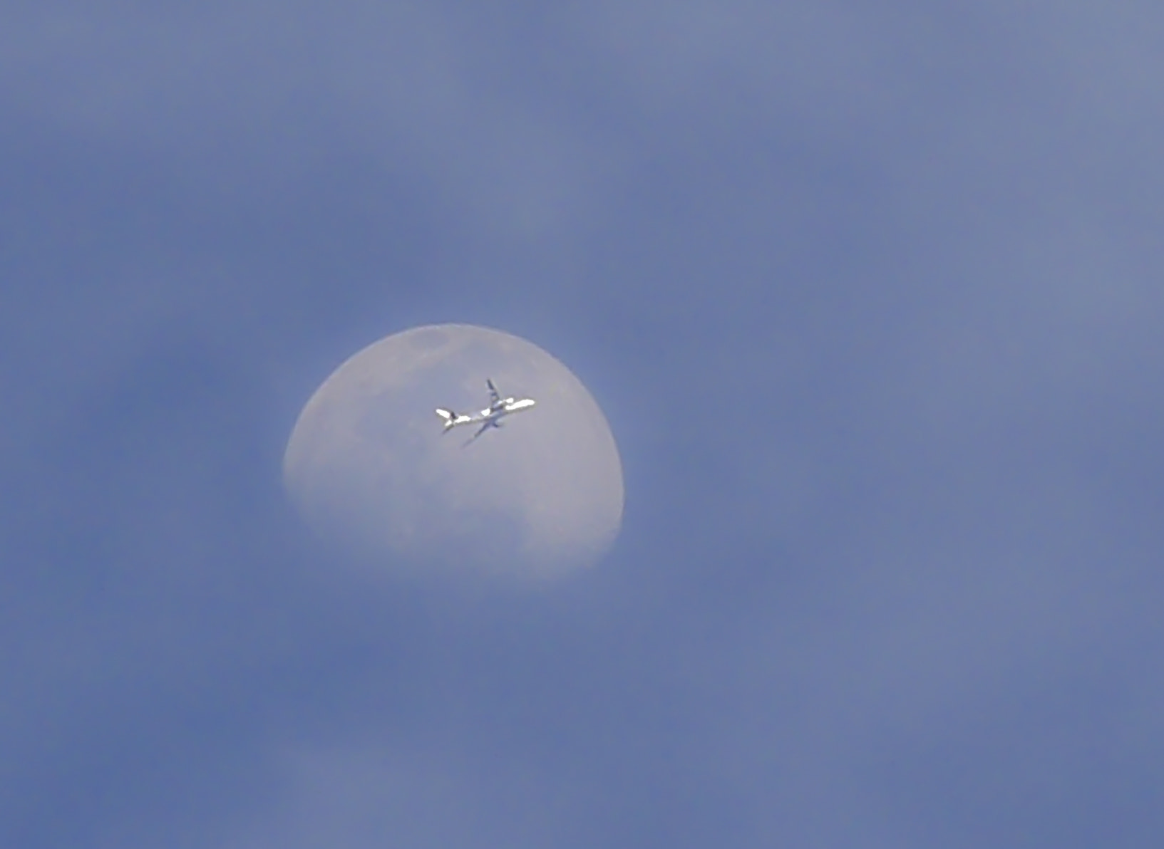 Panasonic Lumix DMC-GX7 sample photo. Plane in the moon photography