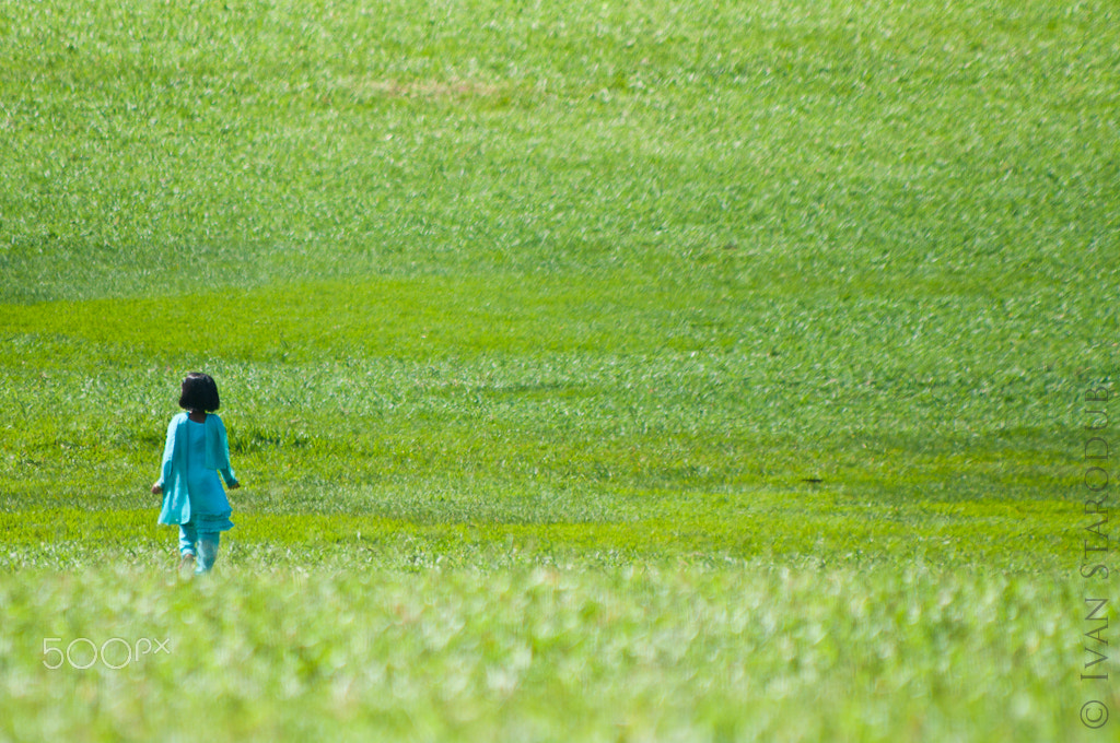 smc PENTAX-FA 80-320mm F4.5-5.6 sample photo. Girl in blue dress photography