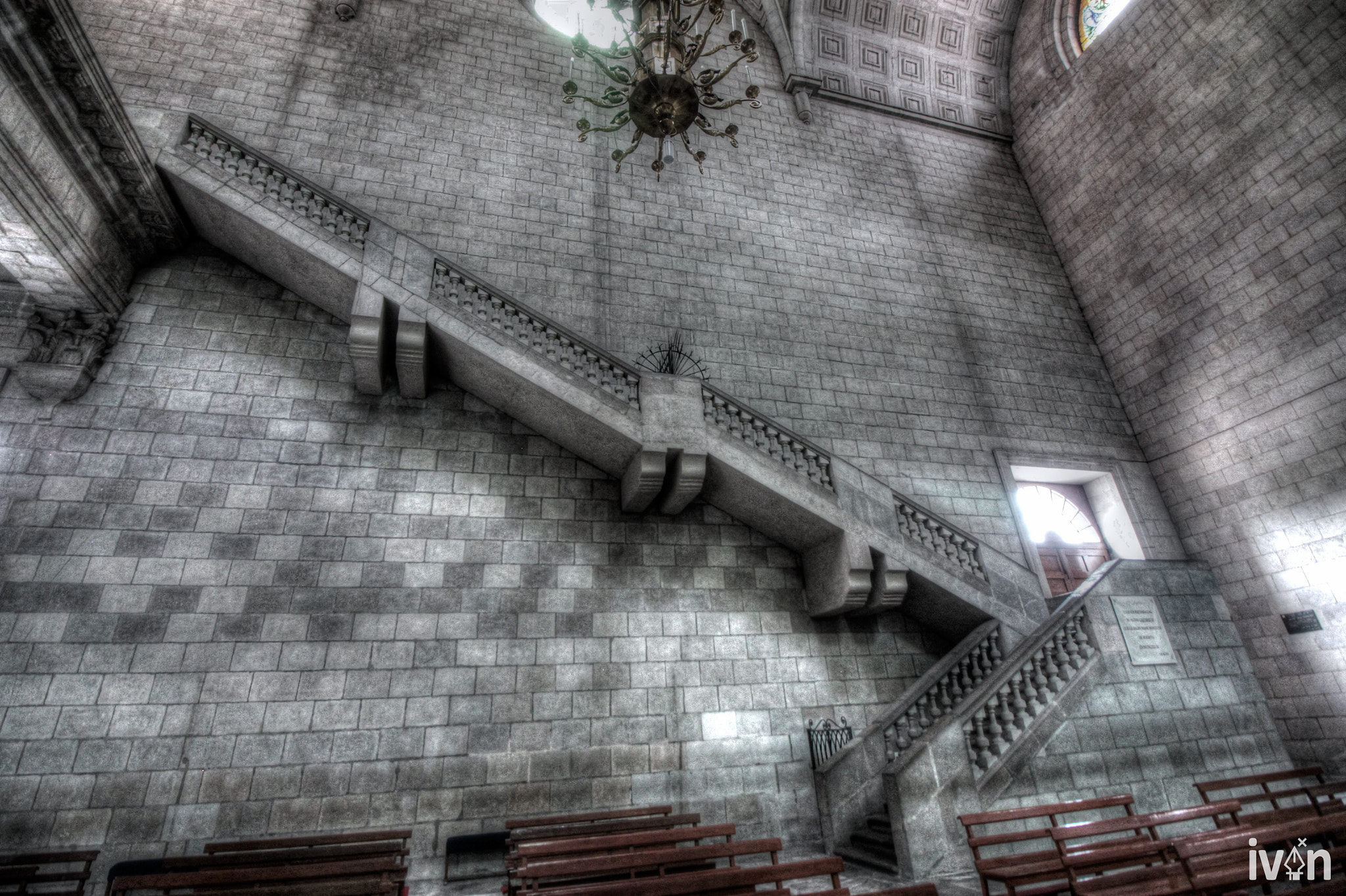Canon EOS 500D (EOS Rebel T1i / EOS Kiss X3) sample photo. Floating stairway photography