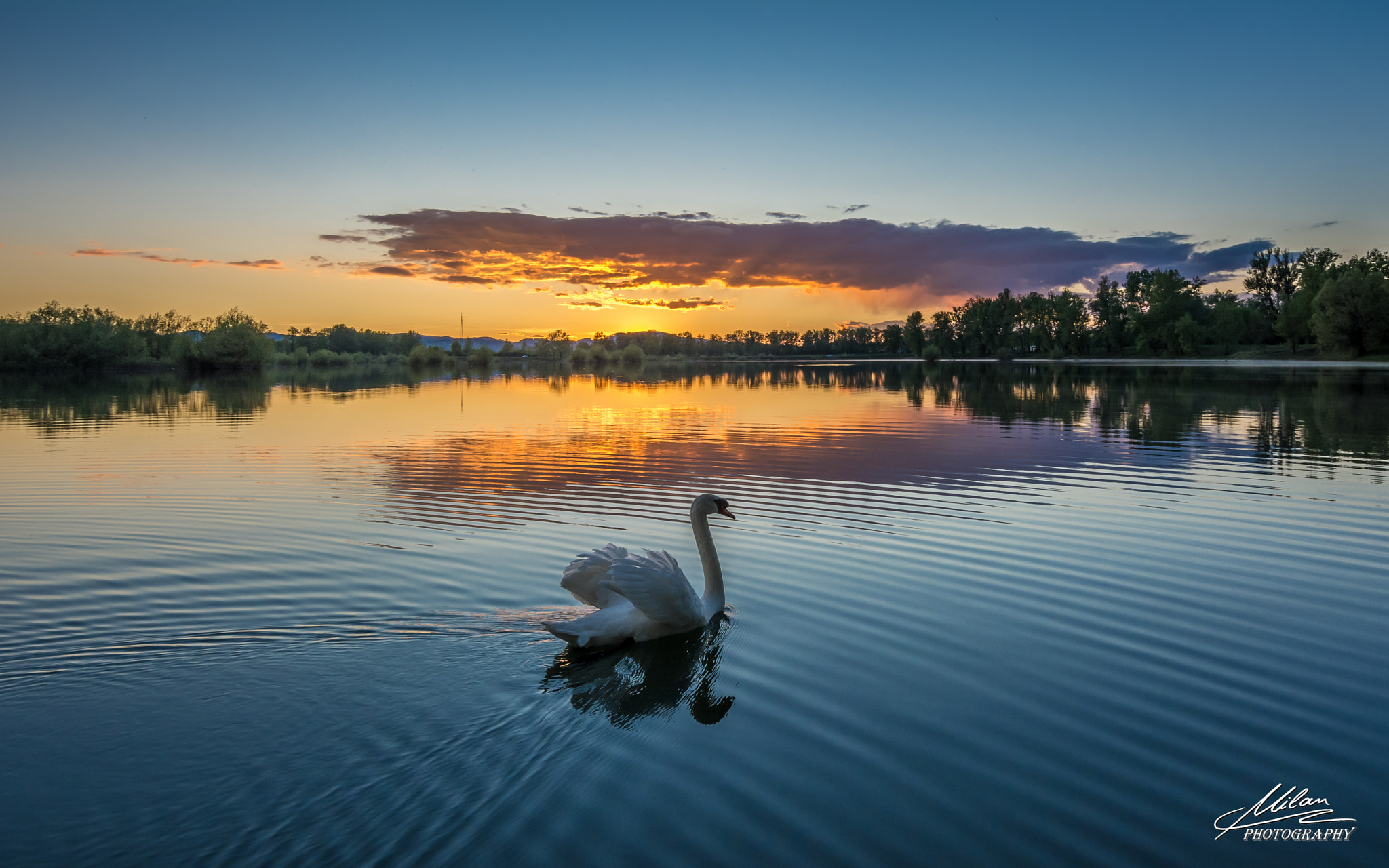 Nikon D5200 + Tokina AT-X 11-20 F2.8 PRO DX (AF 11-20mm f/2.8) sample photo. Beautiful sunset on the lake ... photography