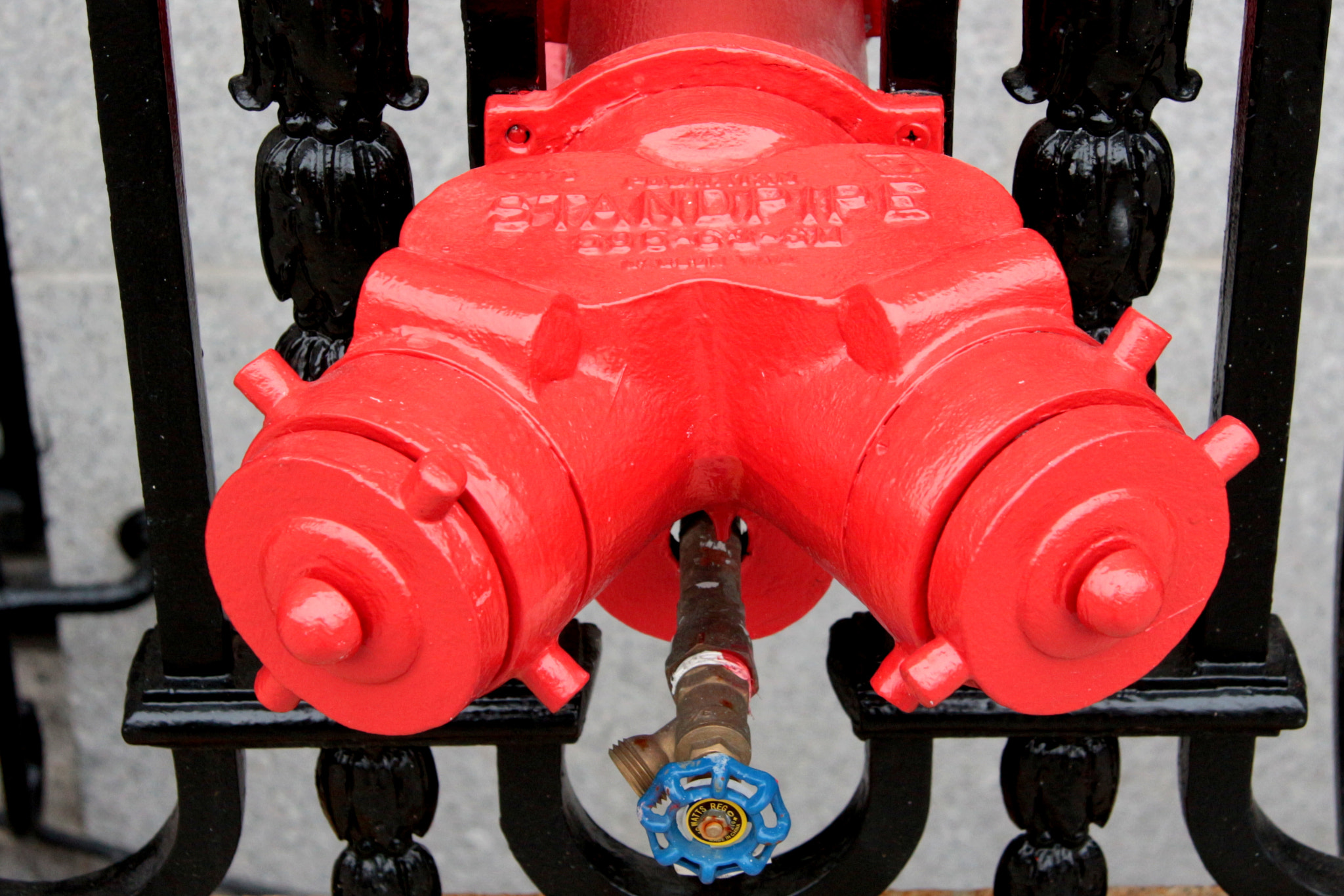 Canon EF-S 17-85mm F4-5.6 IS USM sample photo. Red pipe photography