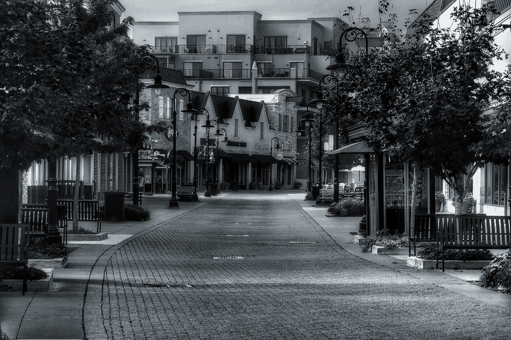 Canon EOS 1000D (EOS Digital Rebel XS / EOS Kiss F) sample photo. Branson landing early morning photography