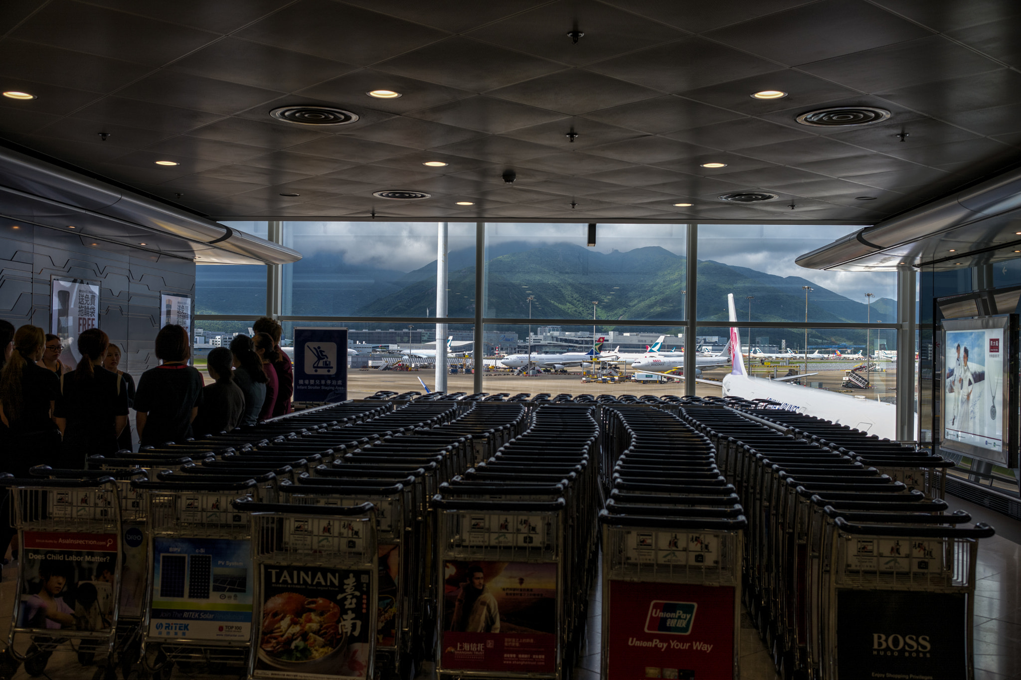 Leica Summilux-M 35mm F1.4 ASPH sample photo. Hong kong international airport photography